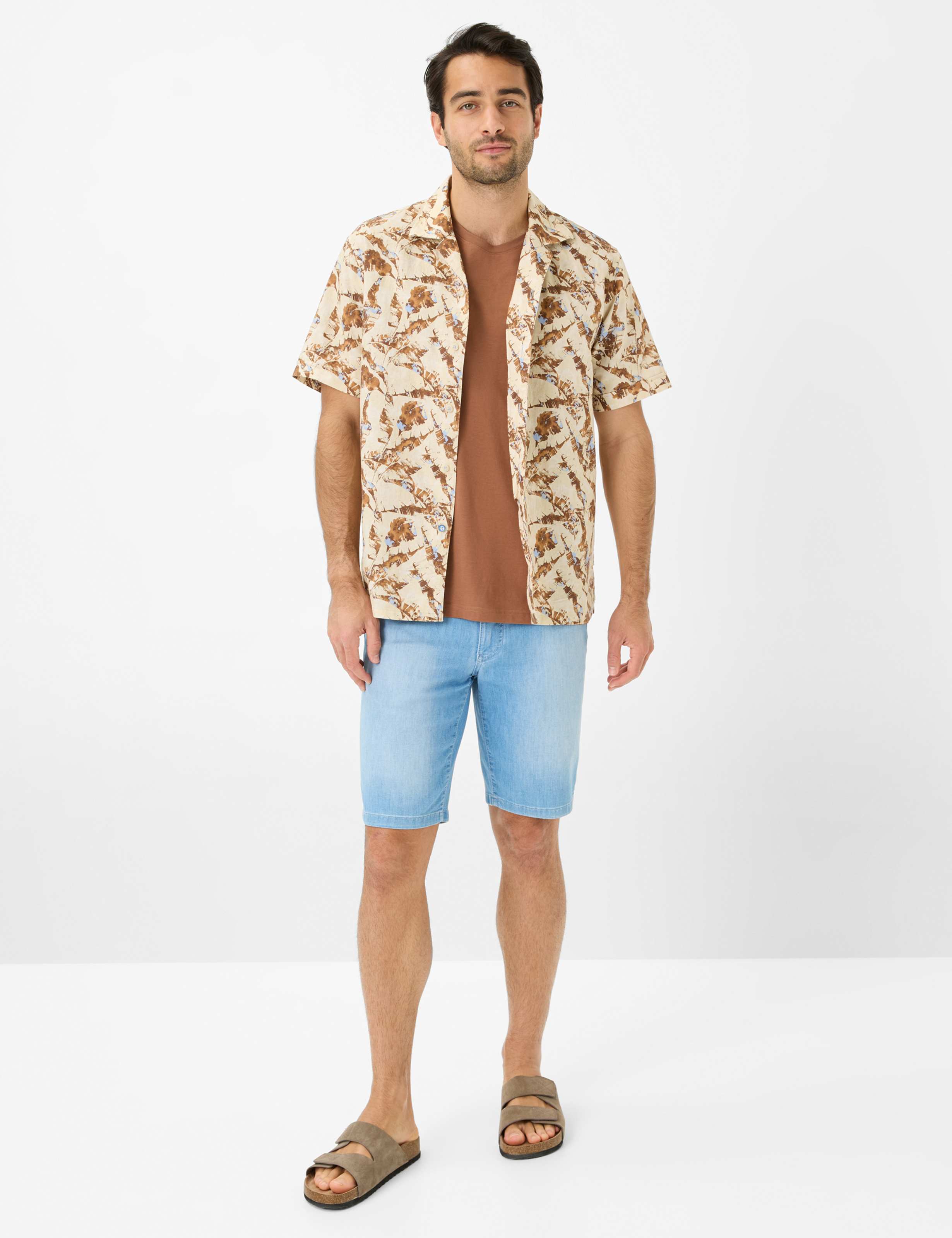 Men Style LEO Beige  Model Outfit