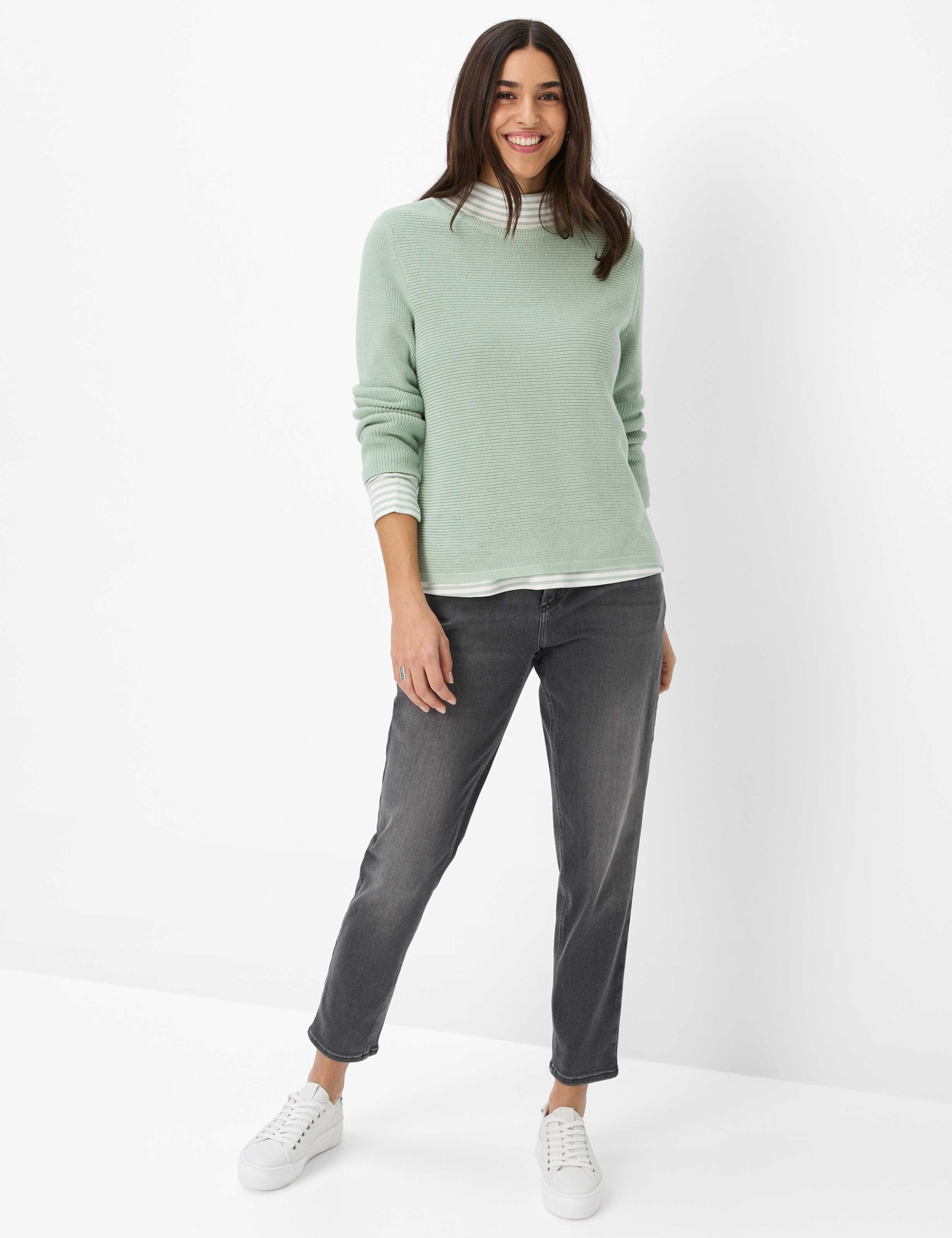 Femme Style MILEY S Denim Gris Moyen Relaxed Fit Tenue du mannequin