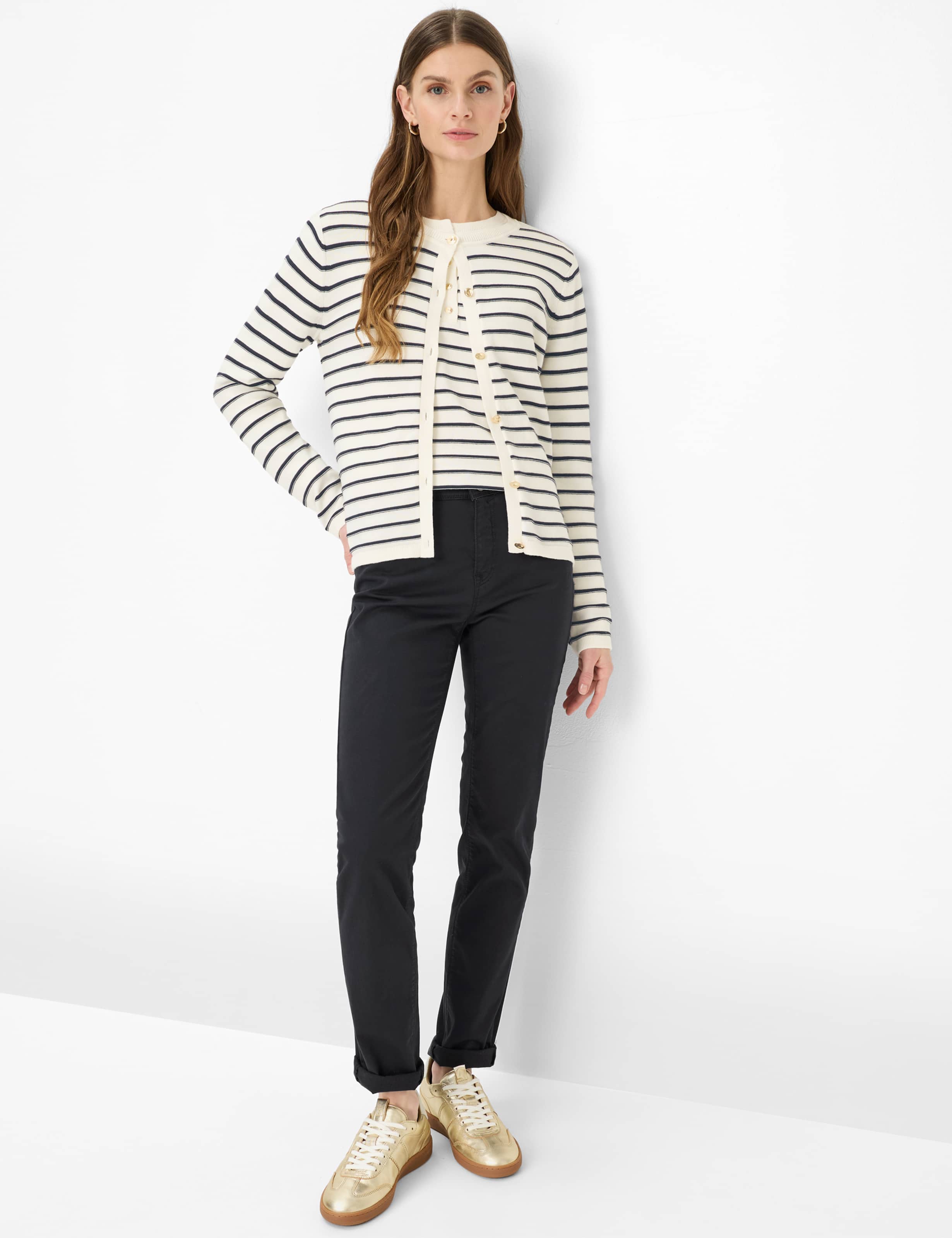 Women Style CAROLA Perma Blue Feminine Fit Model Outfit