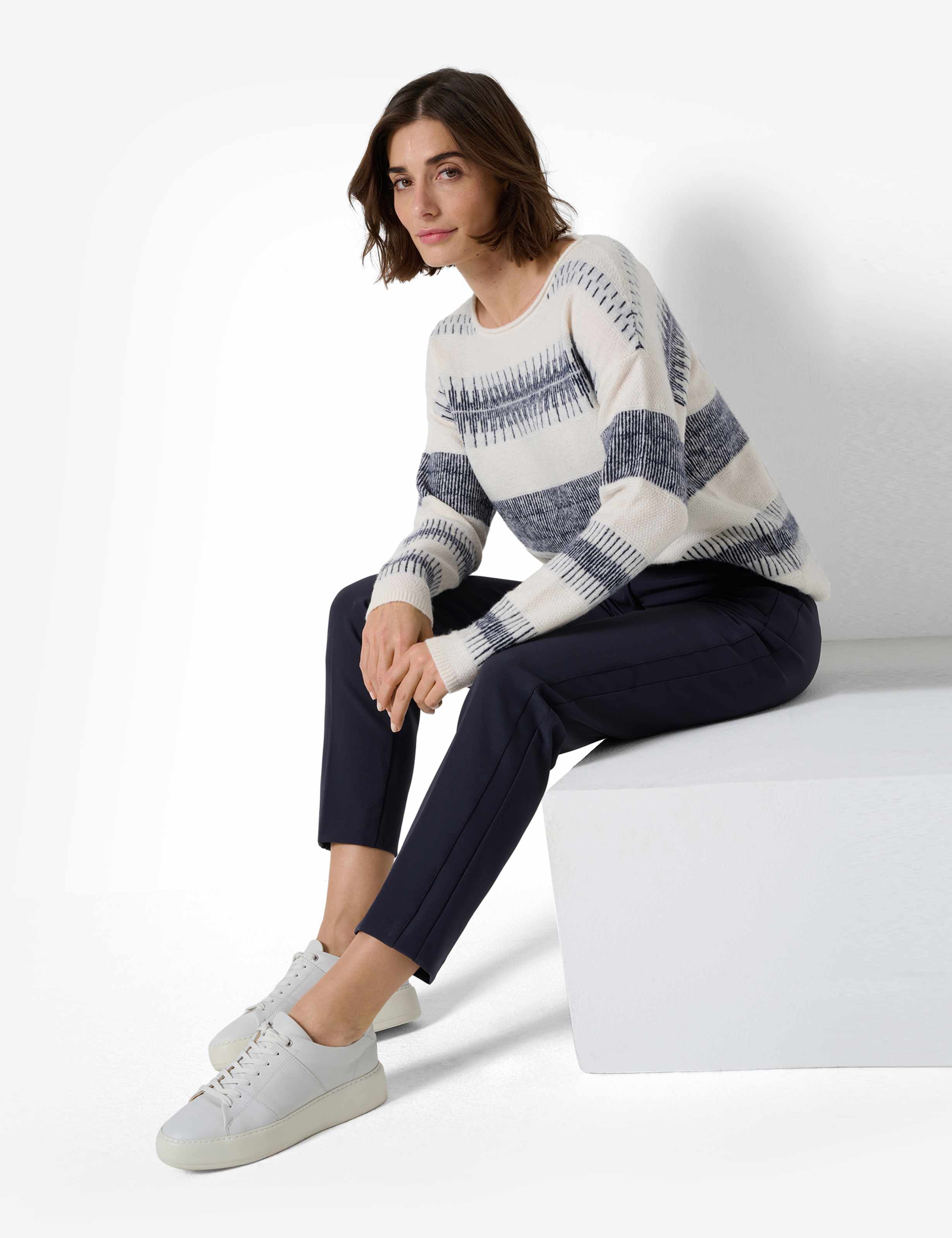 Damen Style MARON S Dunkelblau Regular Fit Detail 1