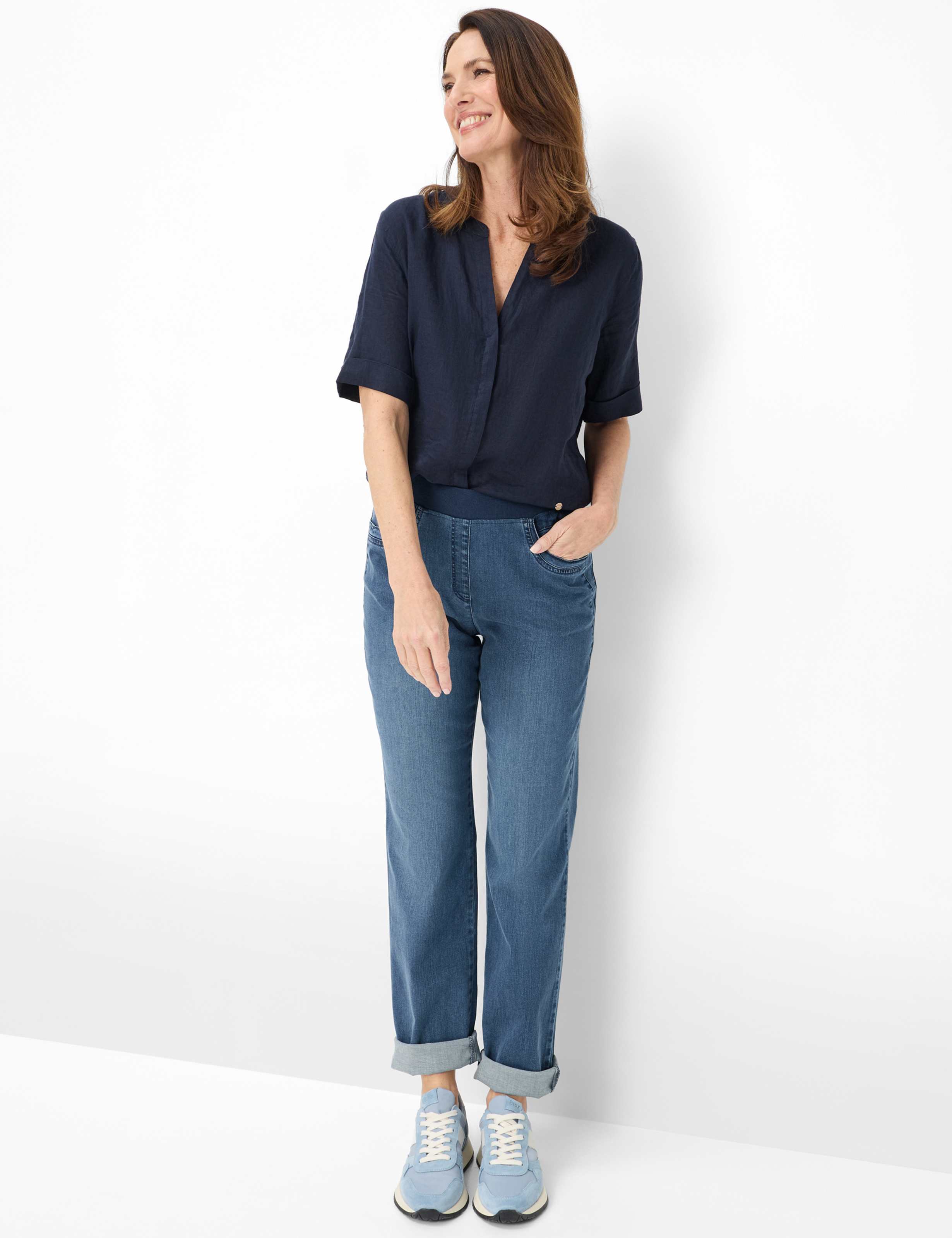 Femme Style CARINA FUN Denim Bleu Comfort Plus Fit Tenue du mannequin