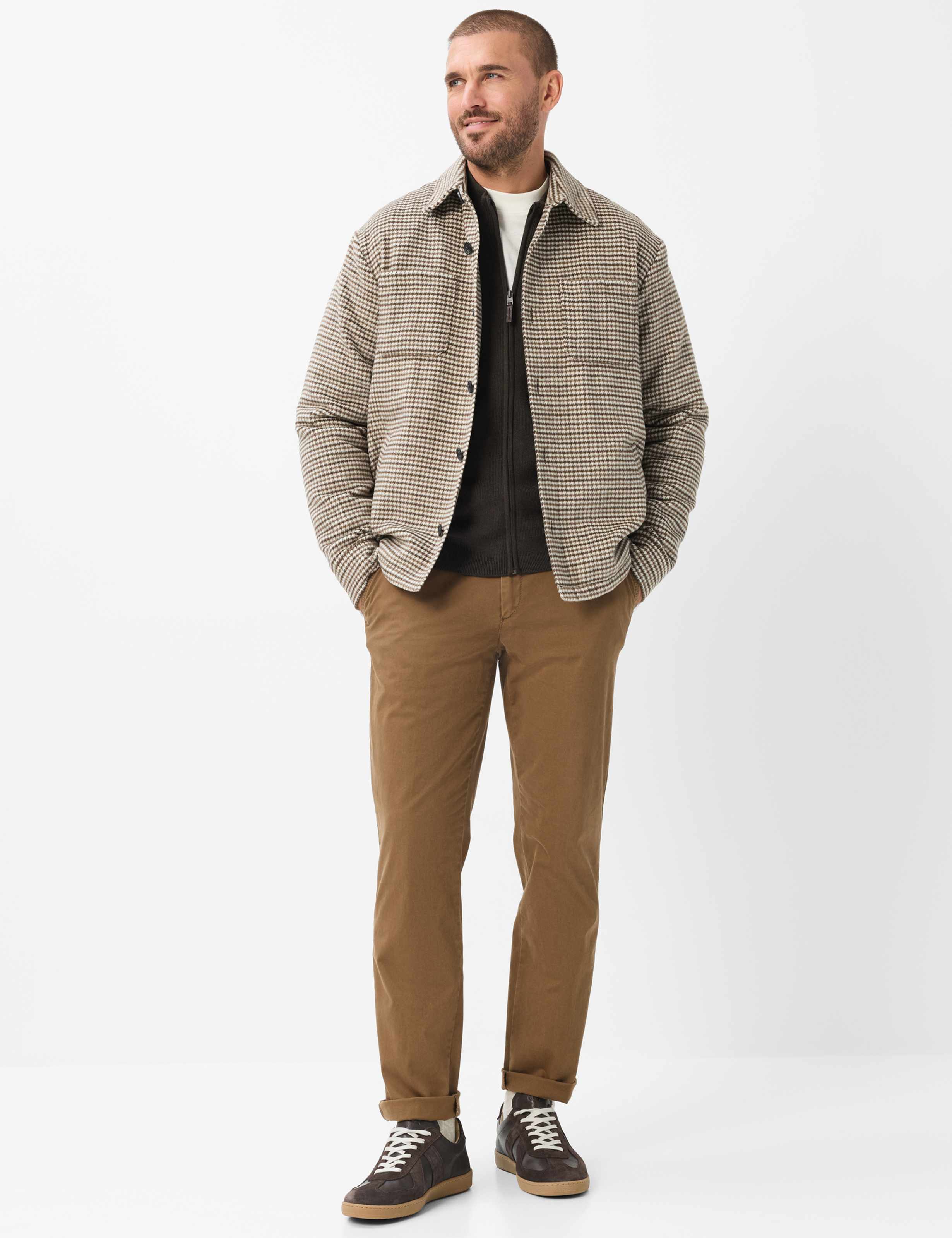 Homme Style JOHN Marron Foncé  Tenue du mannequin