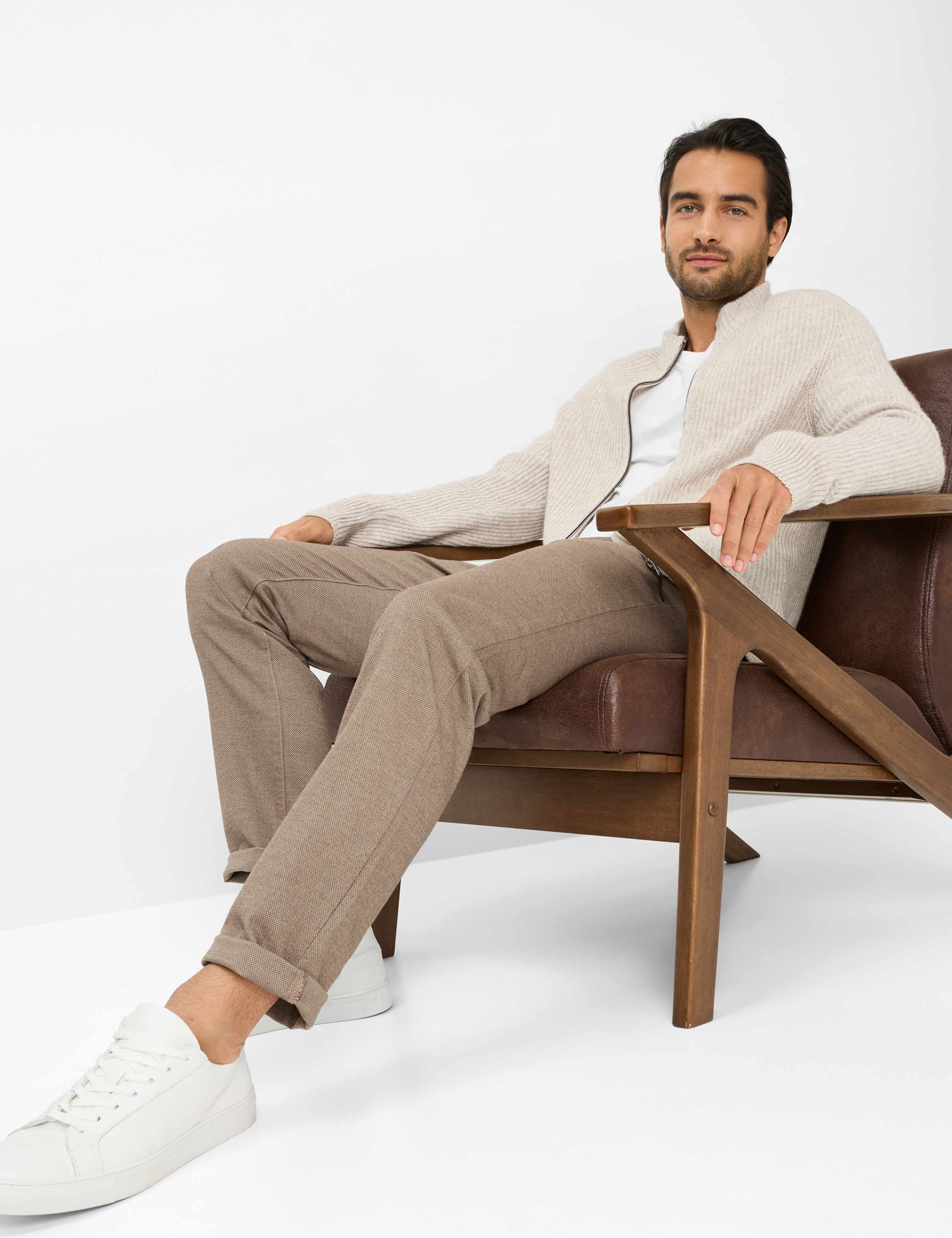 Herren Style CADIZ Hellbraun Straight Fit Detail 1