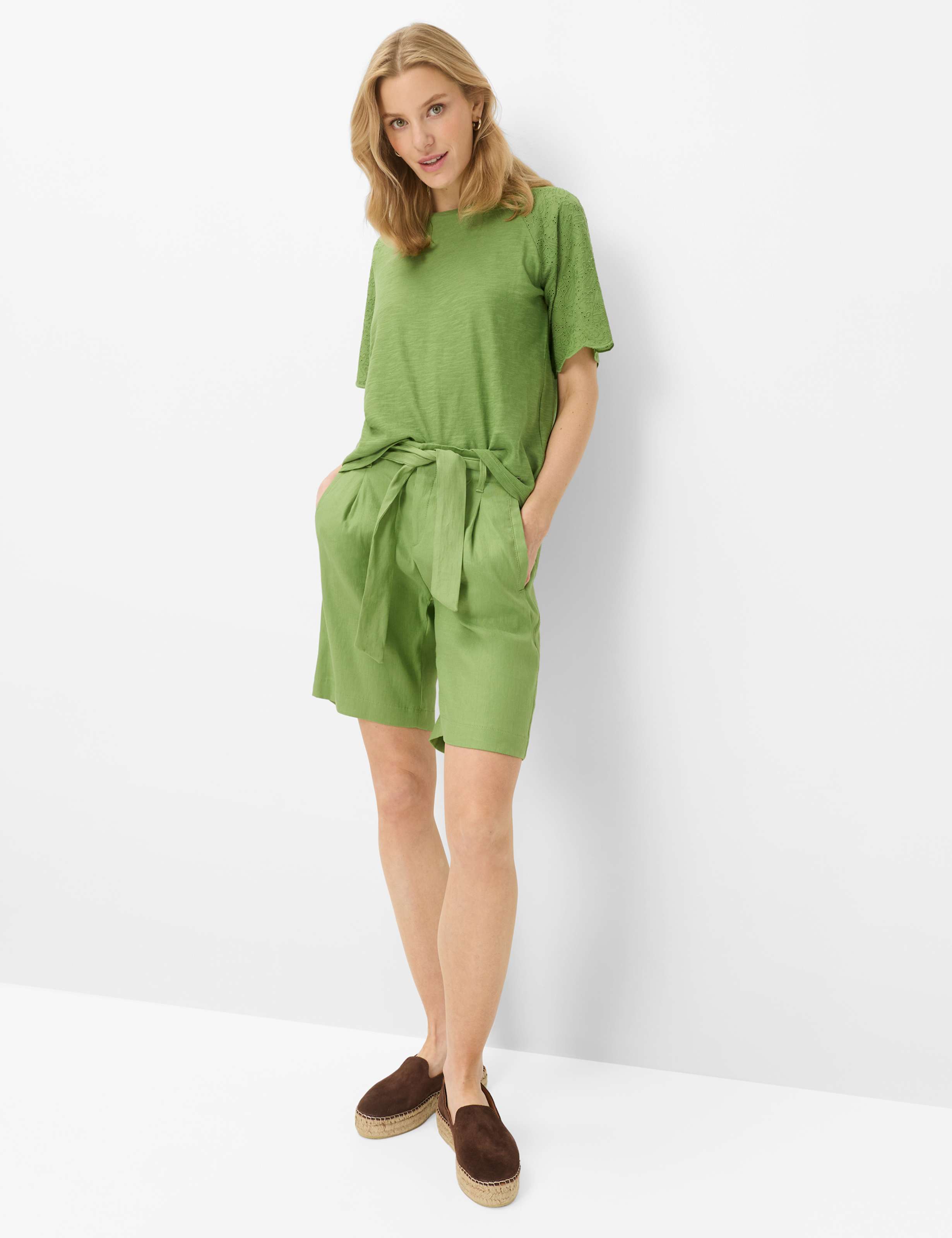 Damen Style CAELEN Grün  Model Outfit