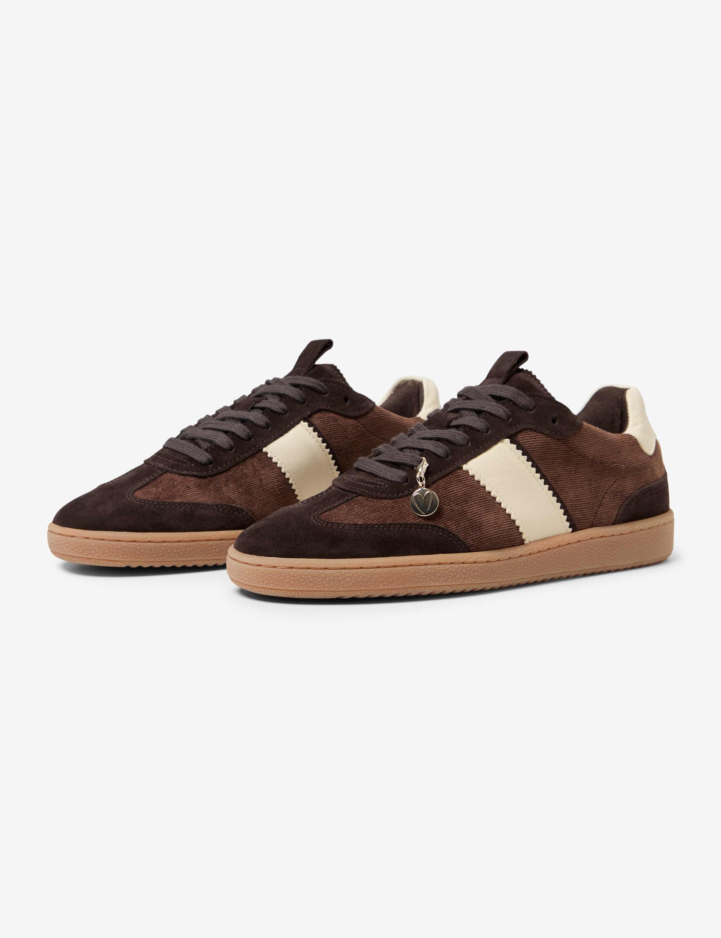 Femme Style MENINA Marron Foncé  Détourage avant