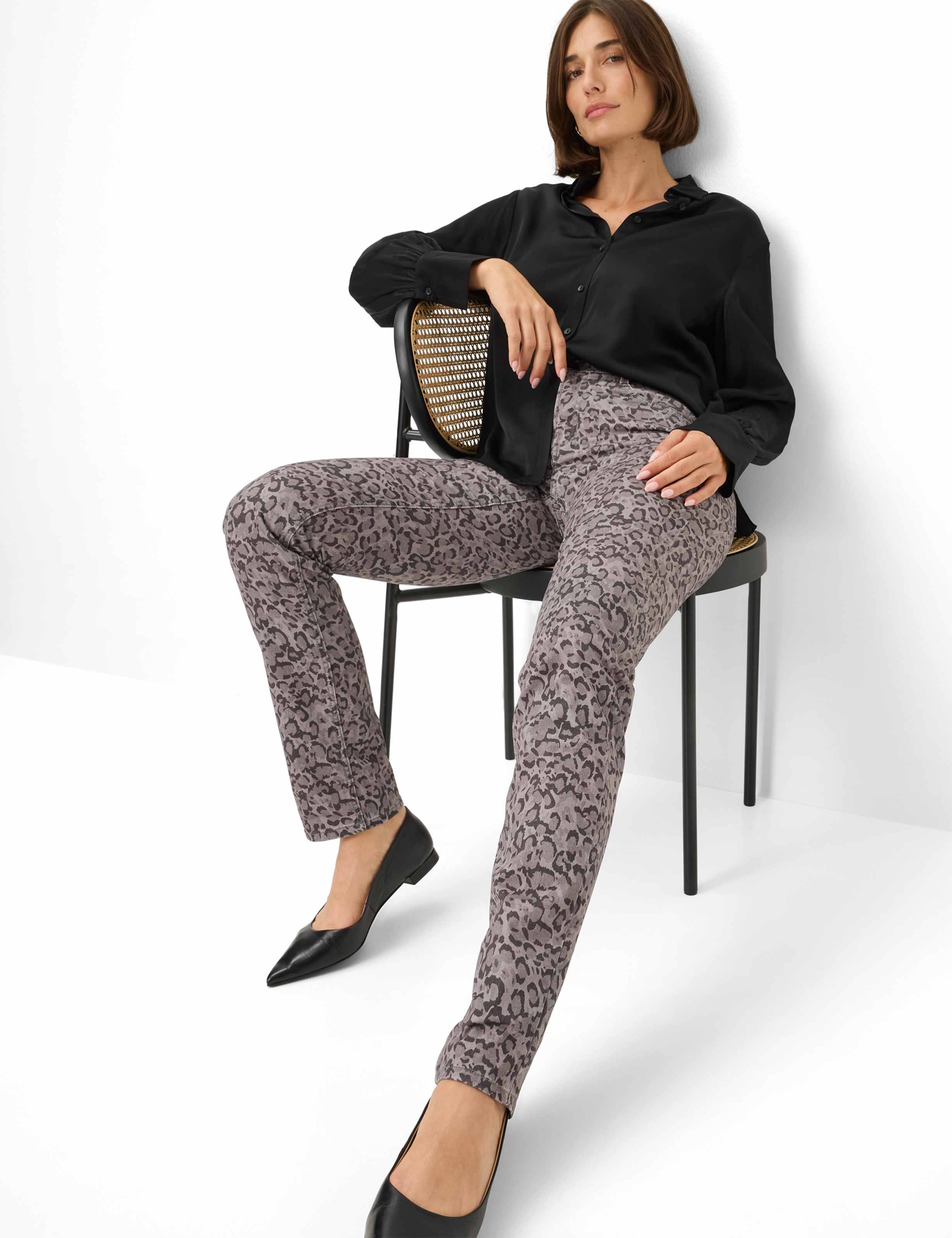Damen Style MARY Grau Regular Fit Detail 1