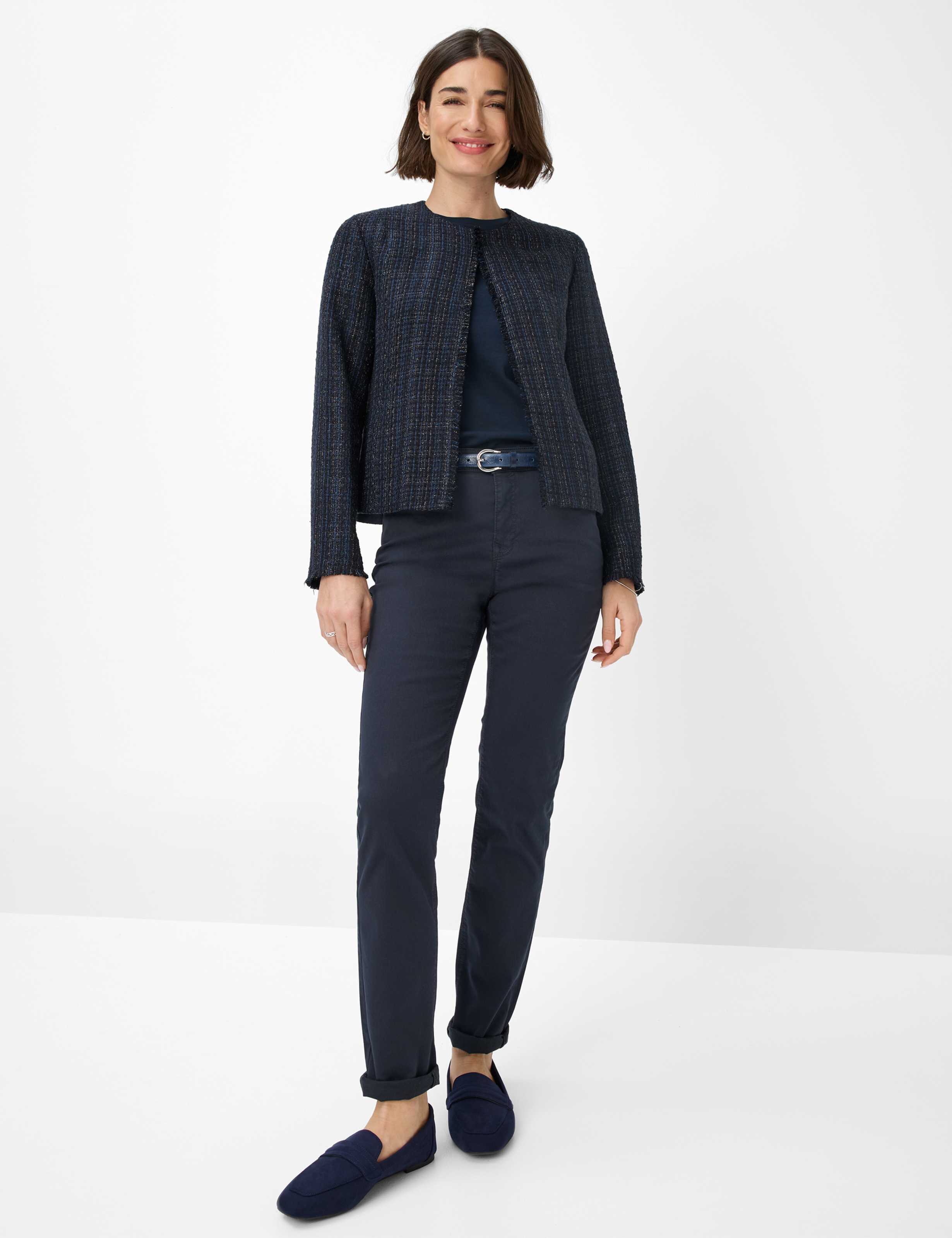 Damen Style CAROLA Perma Blau Feminine Fit Model Outfit