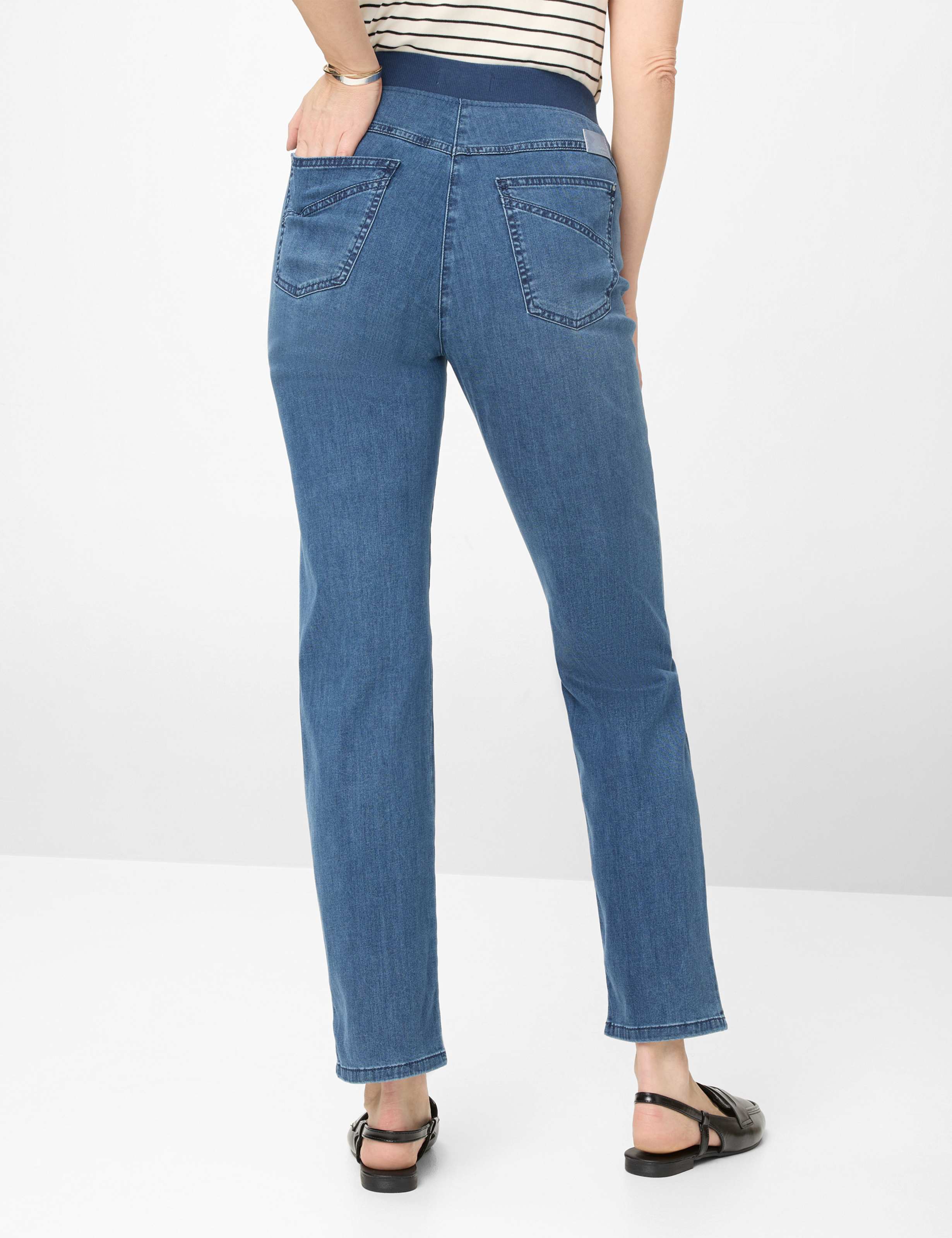 Dame Style CARINA Denim Blå Comfort Plus Fit Model ryg
