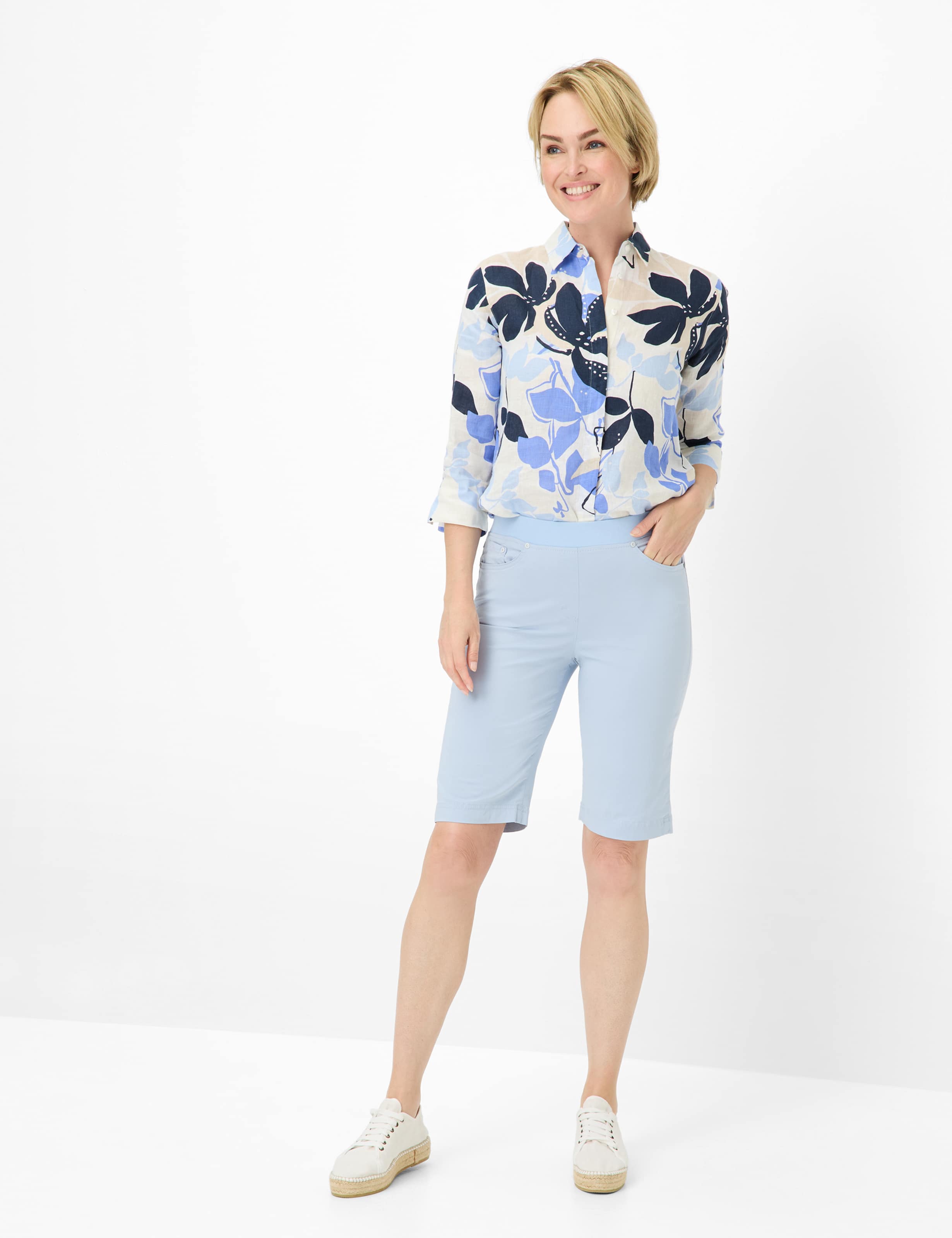 Damen Style PAMINA BERMUDA Hellblau Slim Fit Model Outfit