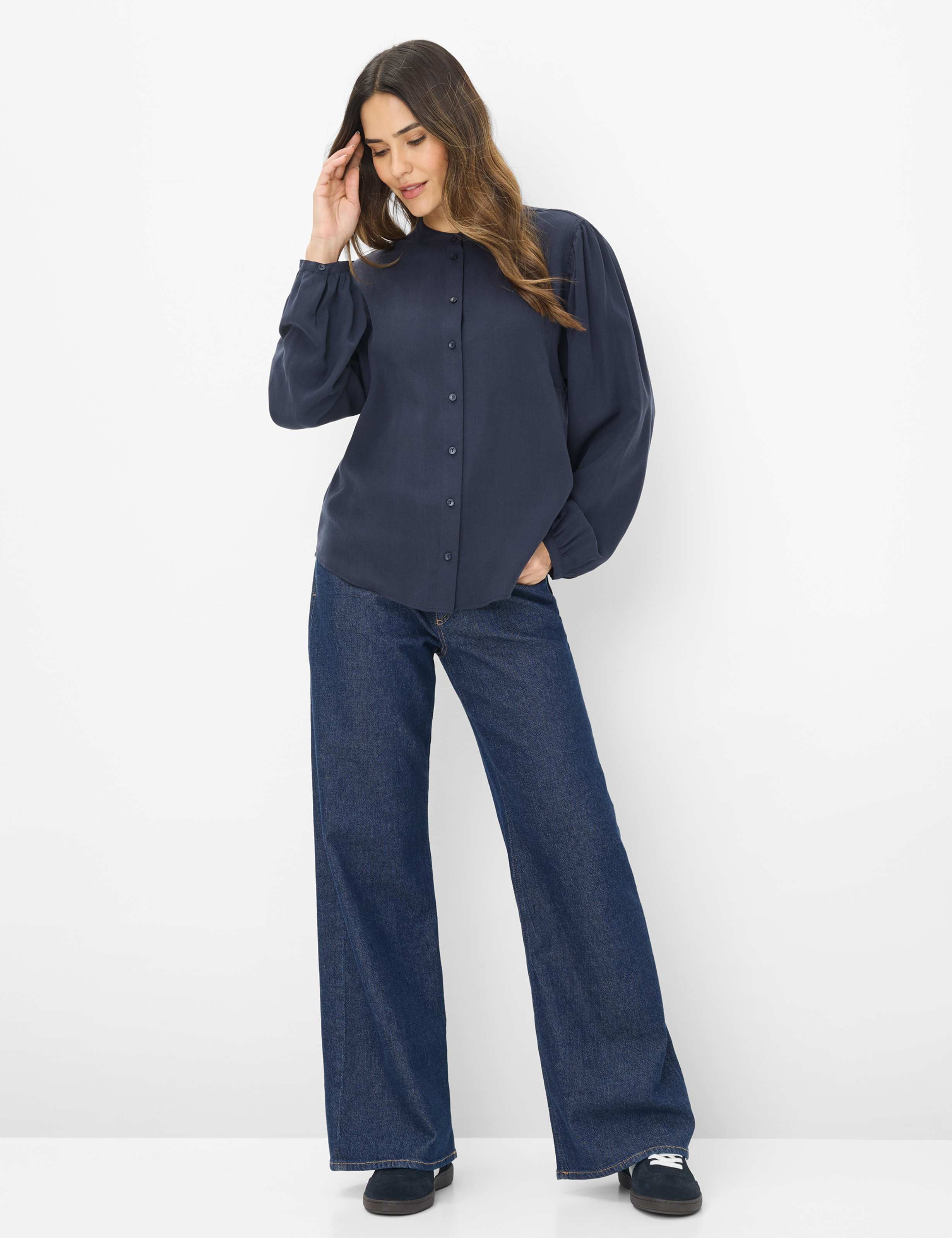 Dame Style VALERIA Mørkeblå  Model Outfit