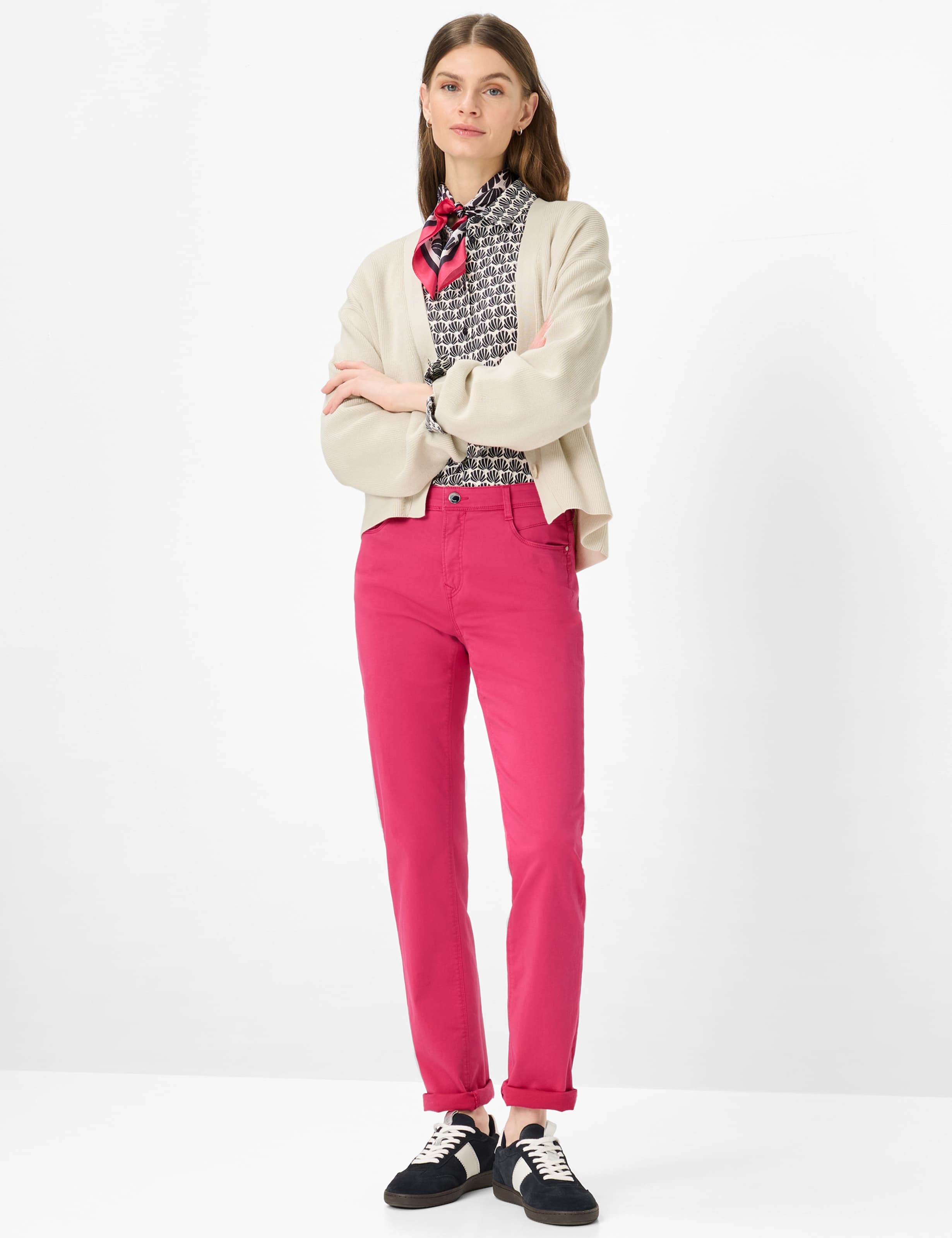 Women Style MARY Pink Regular Fit Model Outfit