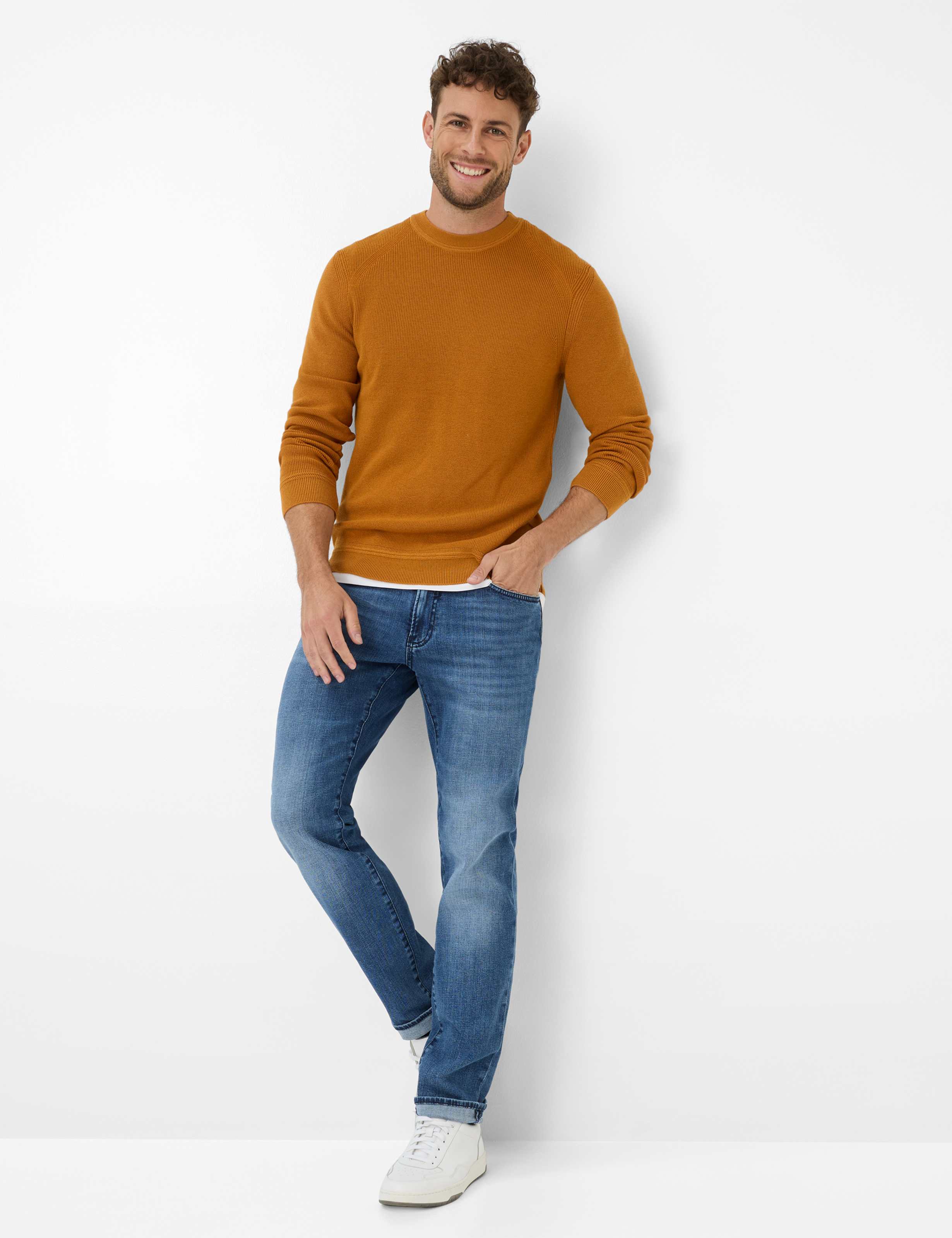 Men Style ROY Dark Orange  Model Outfit