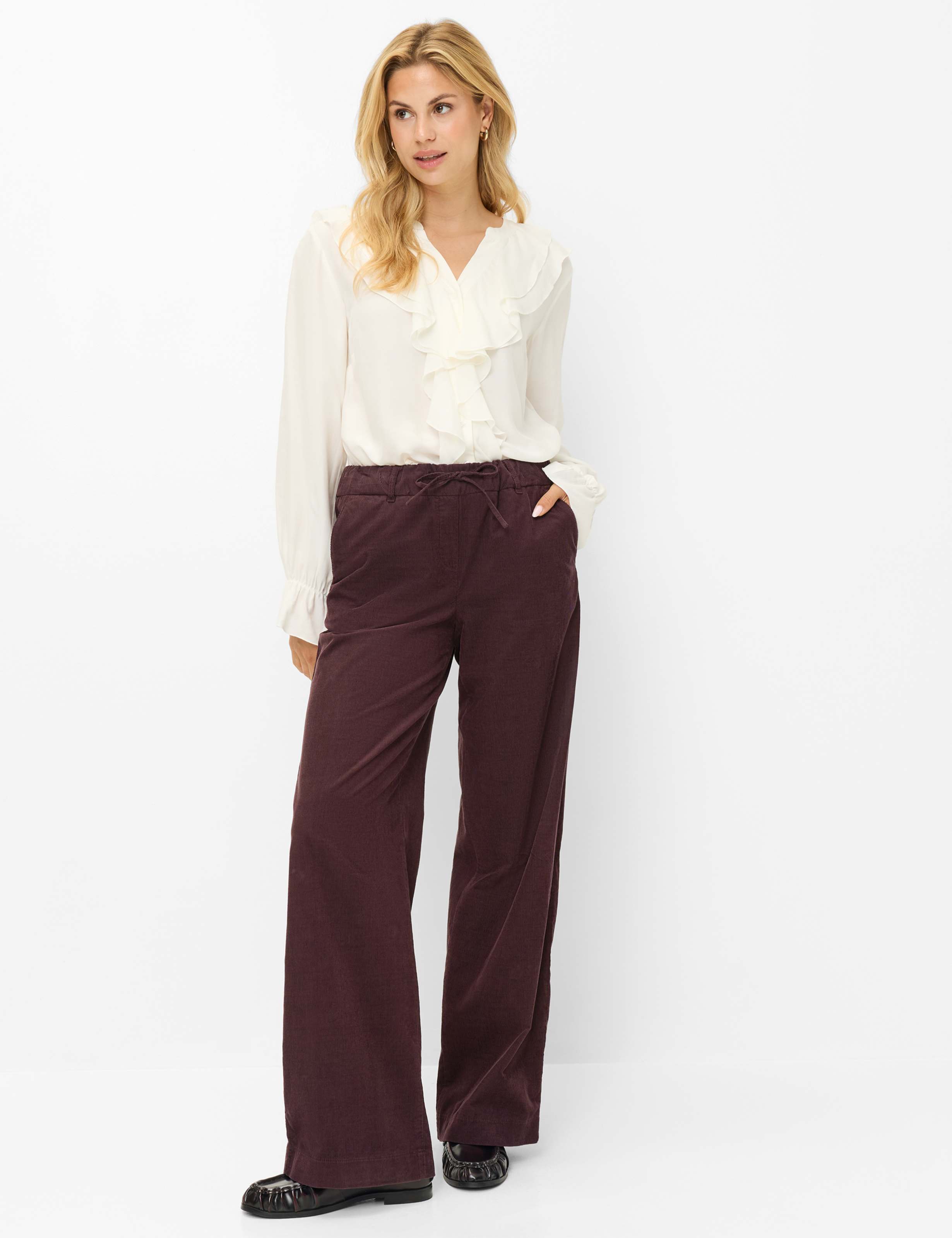 Femme Style VIVE Blanc Crème  Tenue du mannequin