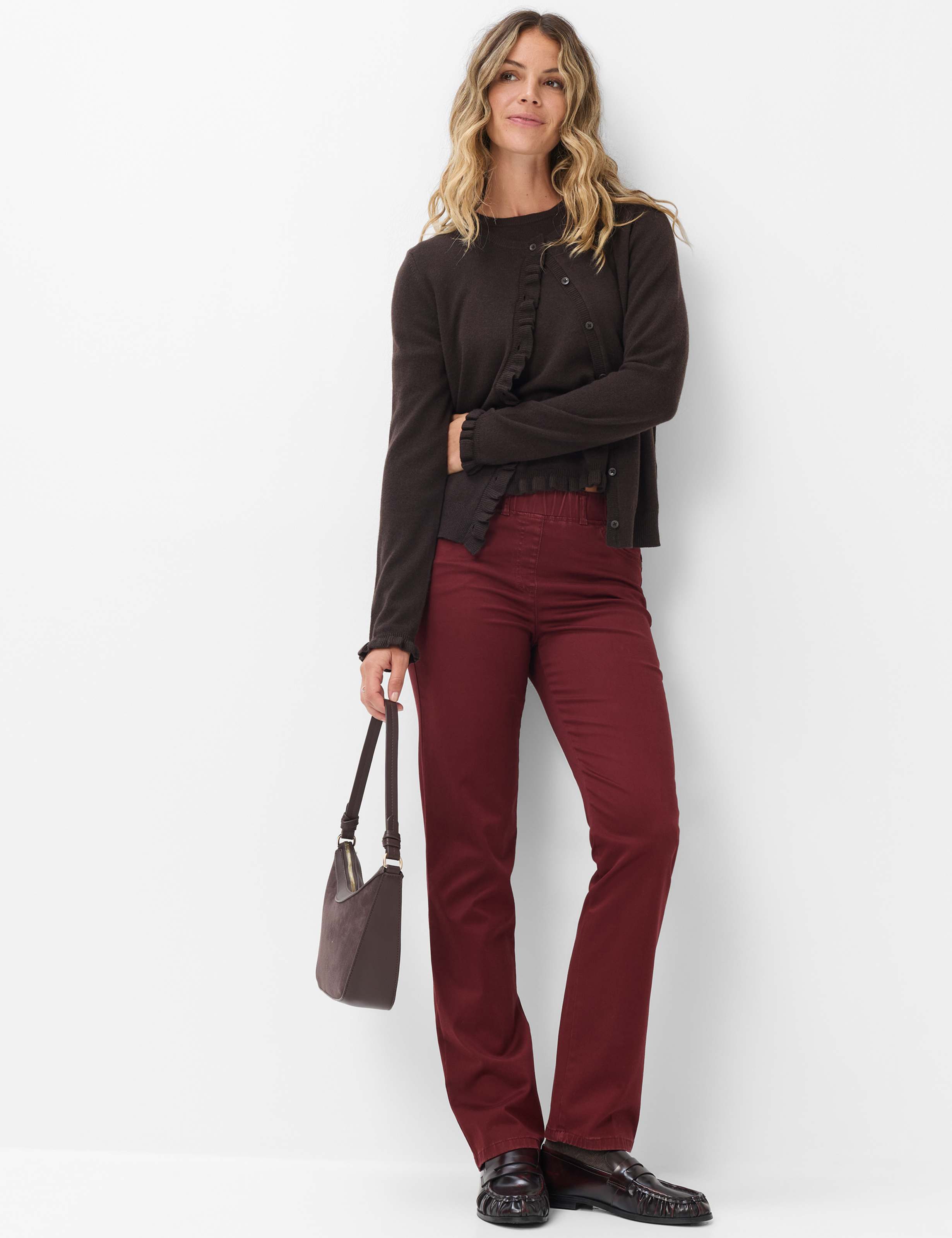 Femme Style LAVINA STRAIGHT Rouge Foncé Super Slim Fit Tenue du mannequin