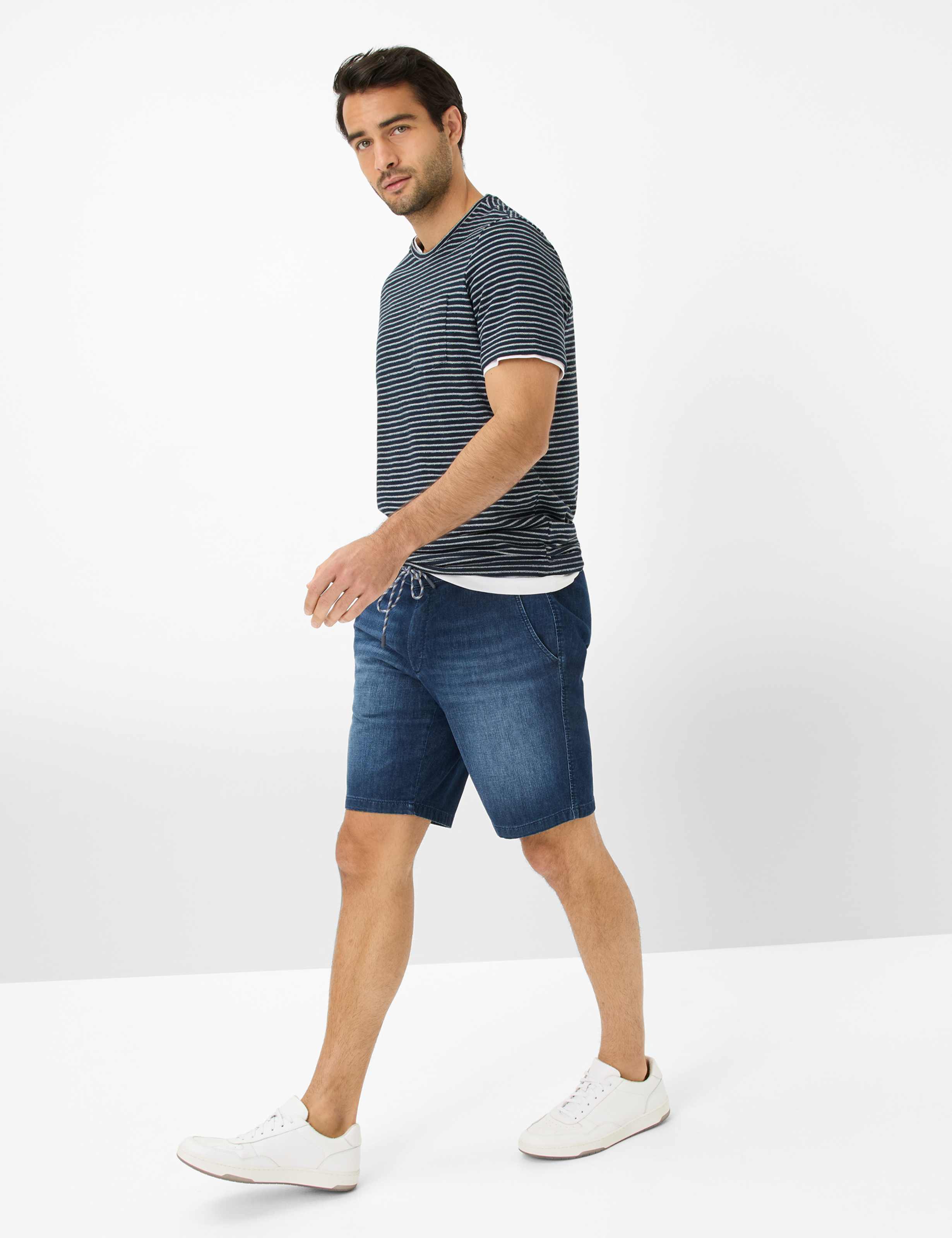 Homme Style BALU Denim Bleu Modern Fit Tenue du mannequin