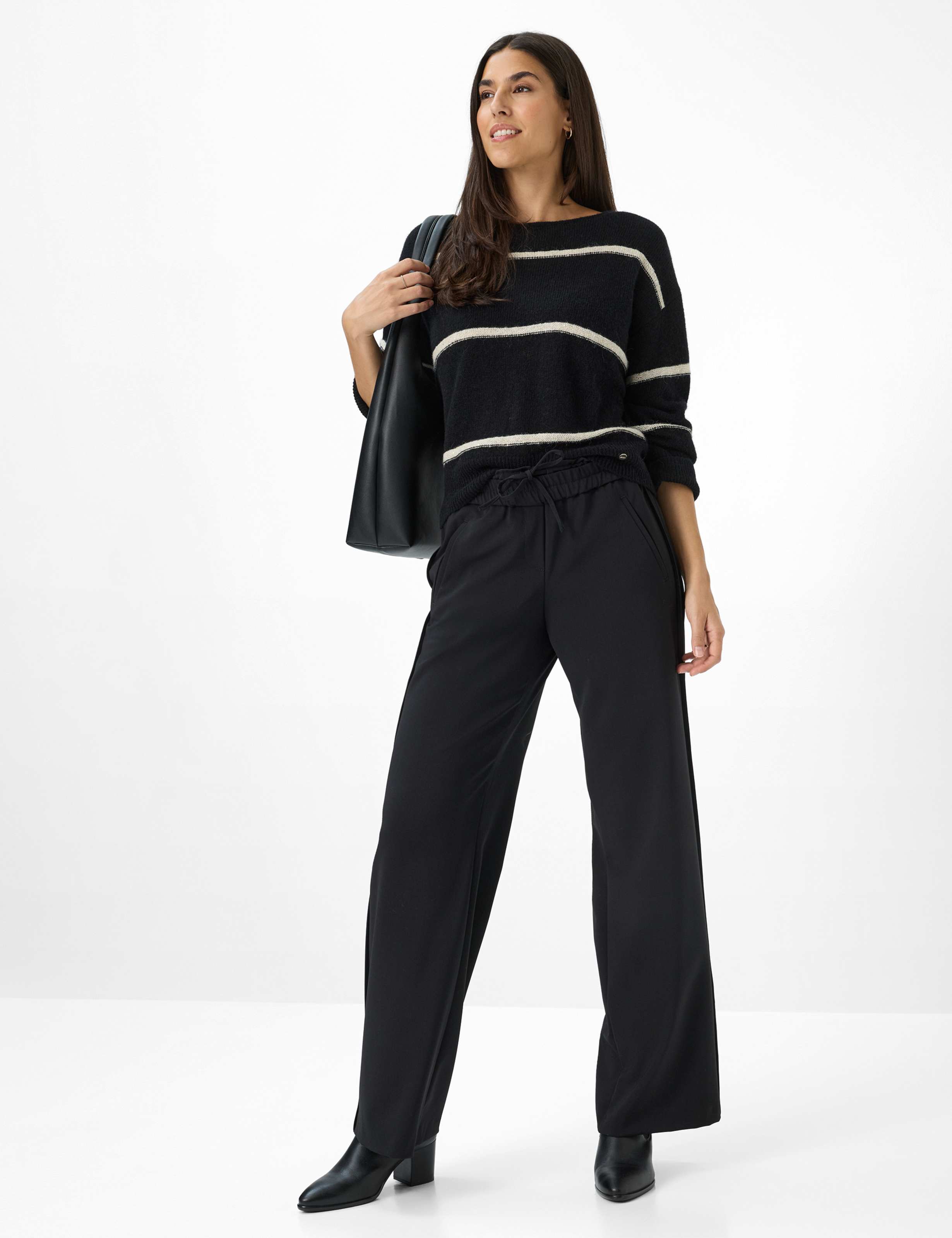 Femme Style LISA Noir  Tenue du mannequin