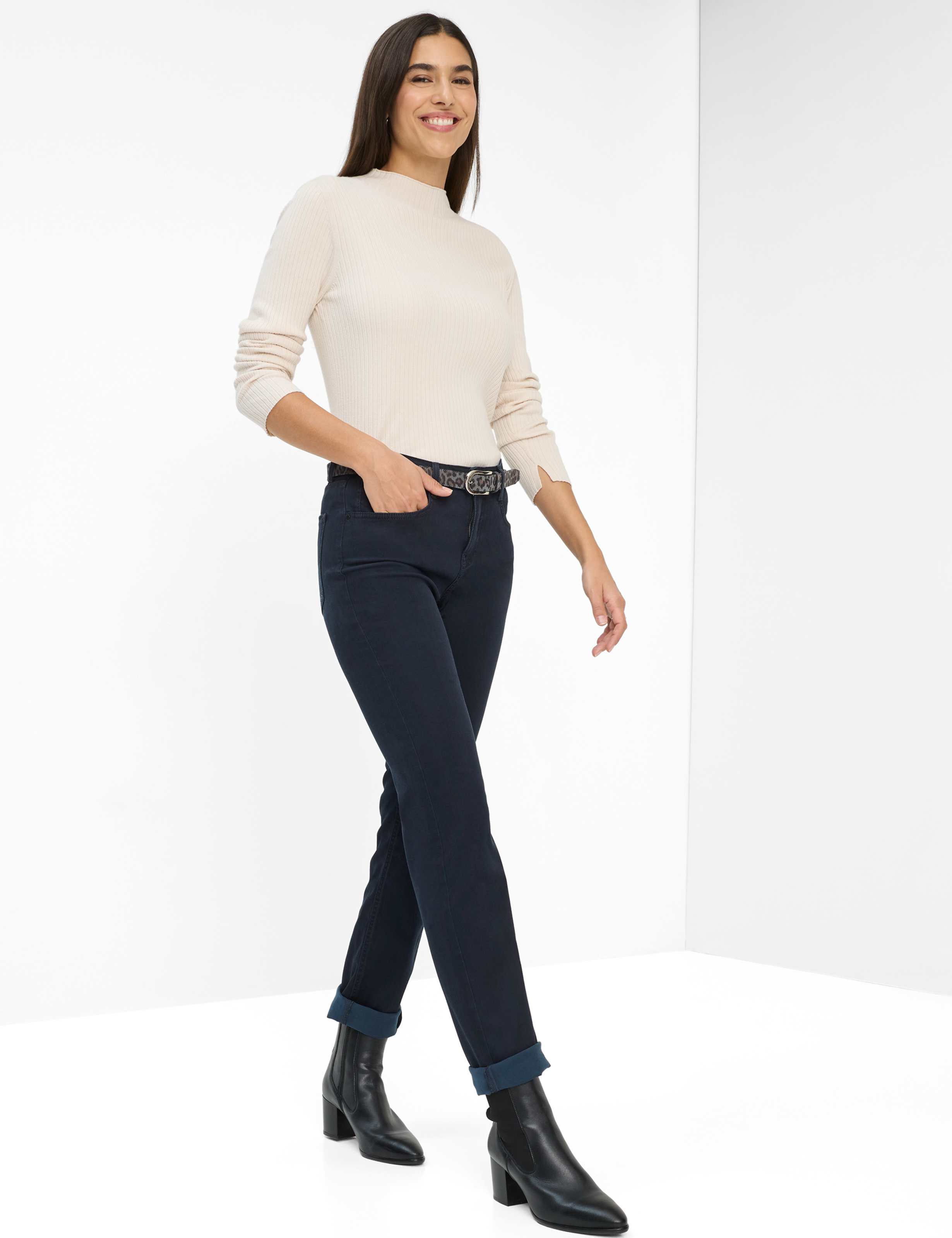 Women Style MARY Dark Blue Regular Fit Model Outfit