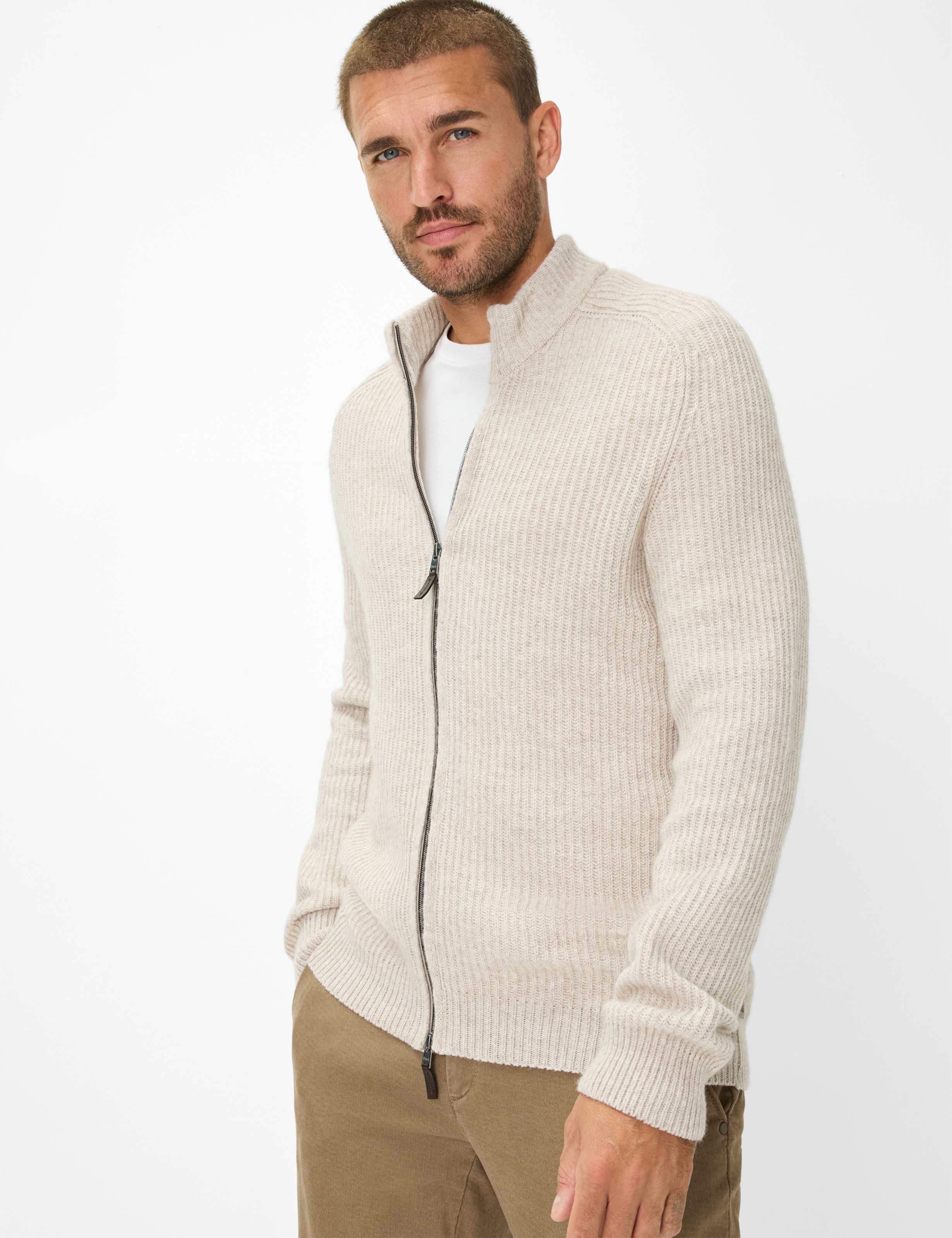 Shades of beige, Men, Style JORIS, MODEL_FRONT_ISHOP