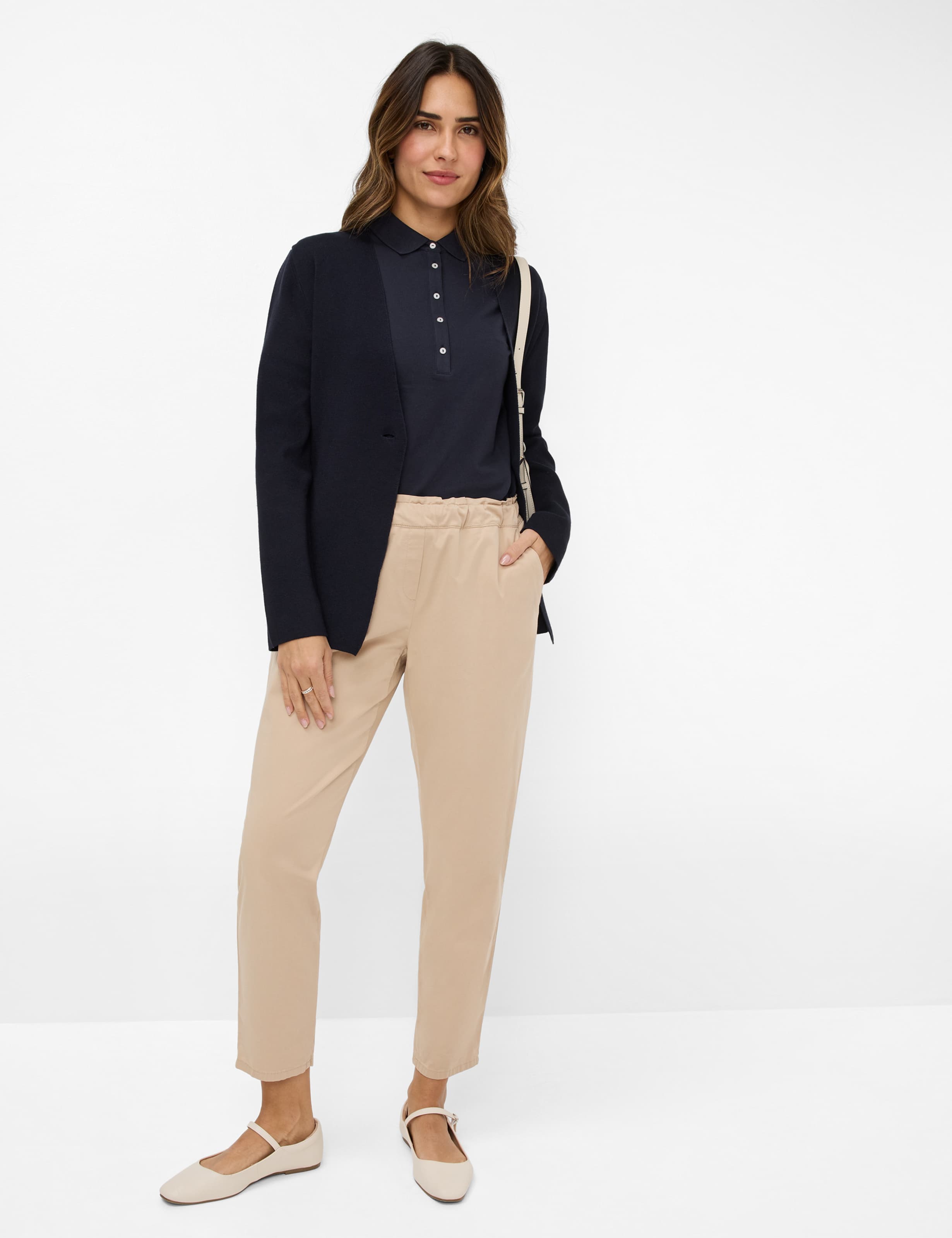 Damen Style MONA S Beige Relaxed Fit Model Outfit