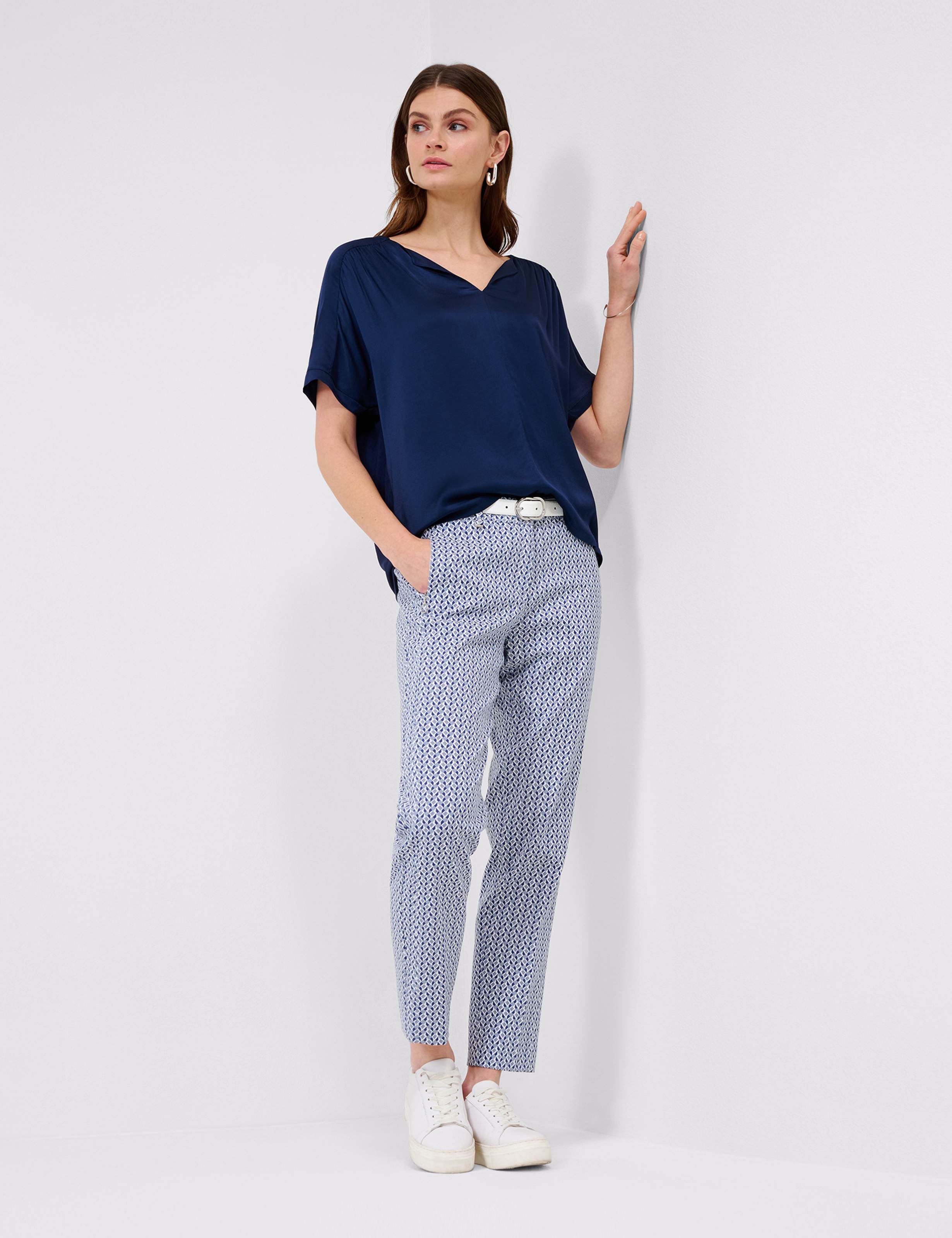 Women Style CAELEN indigo  Model Outfit