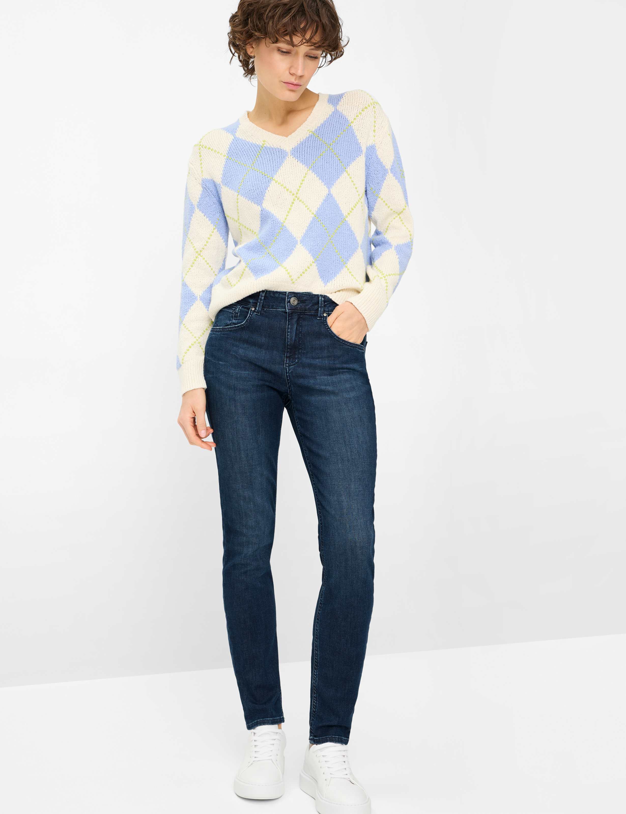 Damen Style SHAKIRA Denim Blau Slim Fit Model Outfit