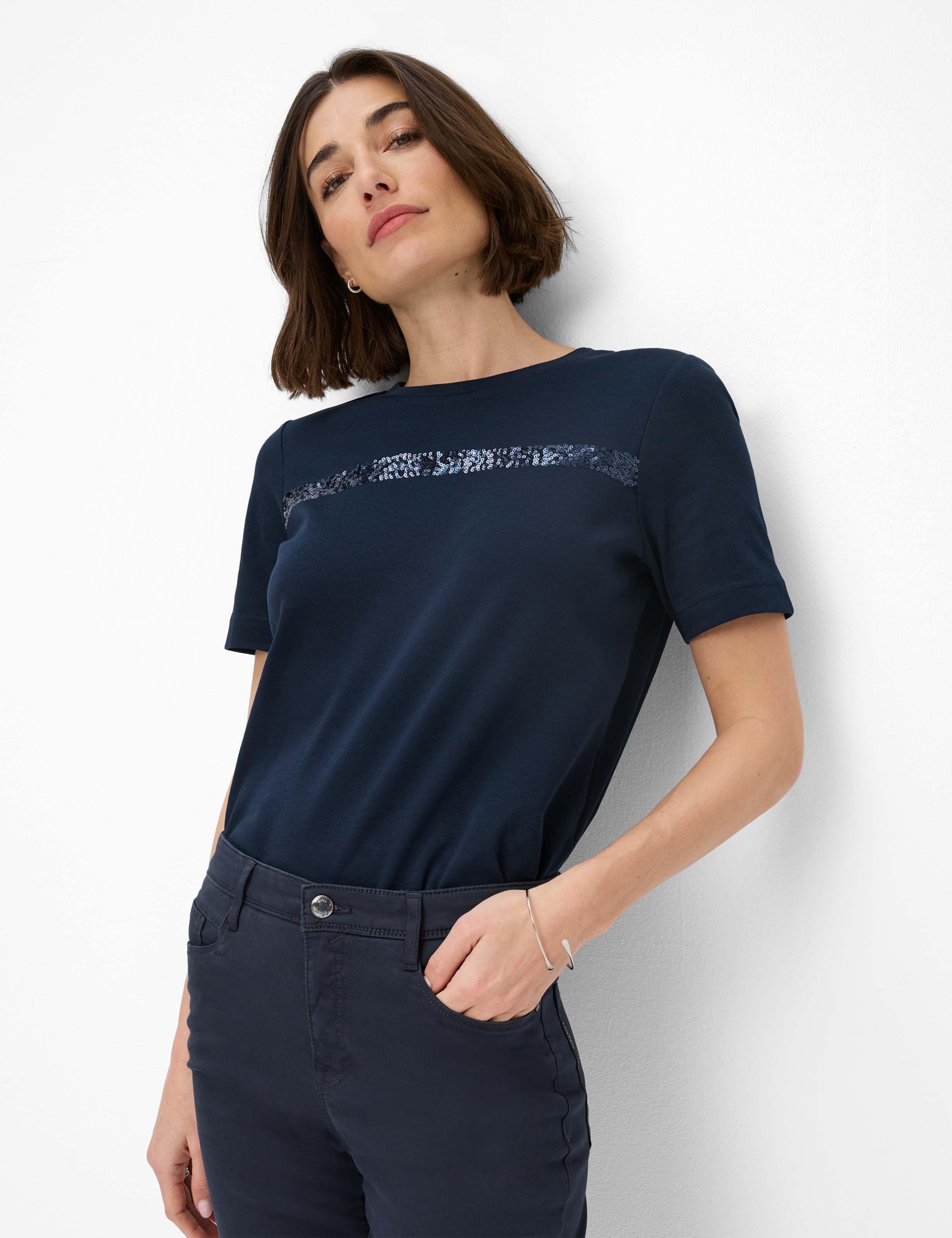 Damen Style CAROLA Perma Blau Feminine Fit Detail 1