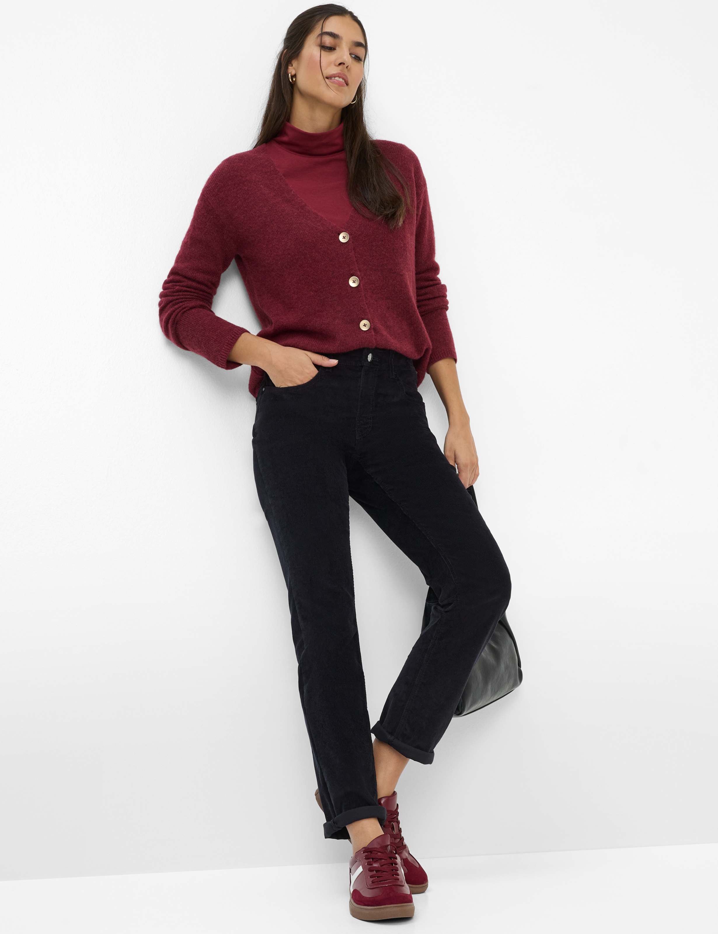 Femme Style MARY Noir Regular Fit Tenue du mannequin