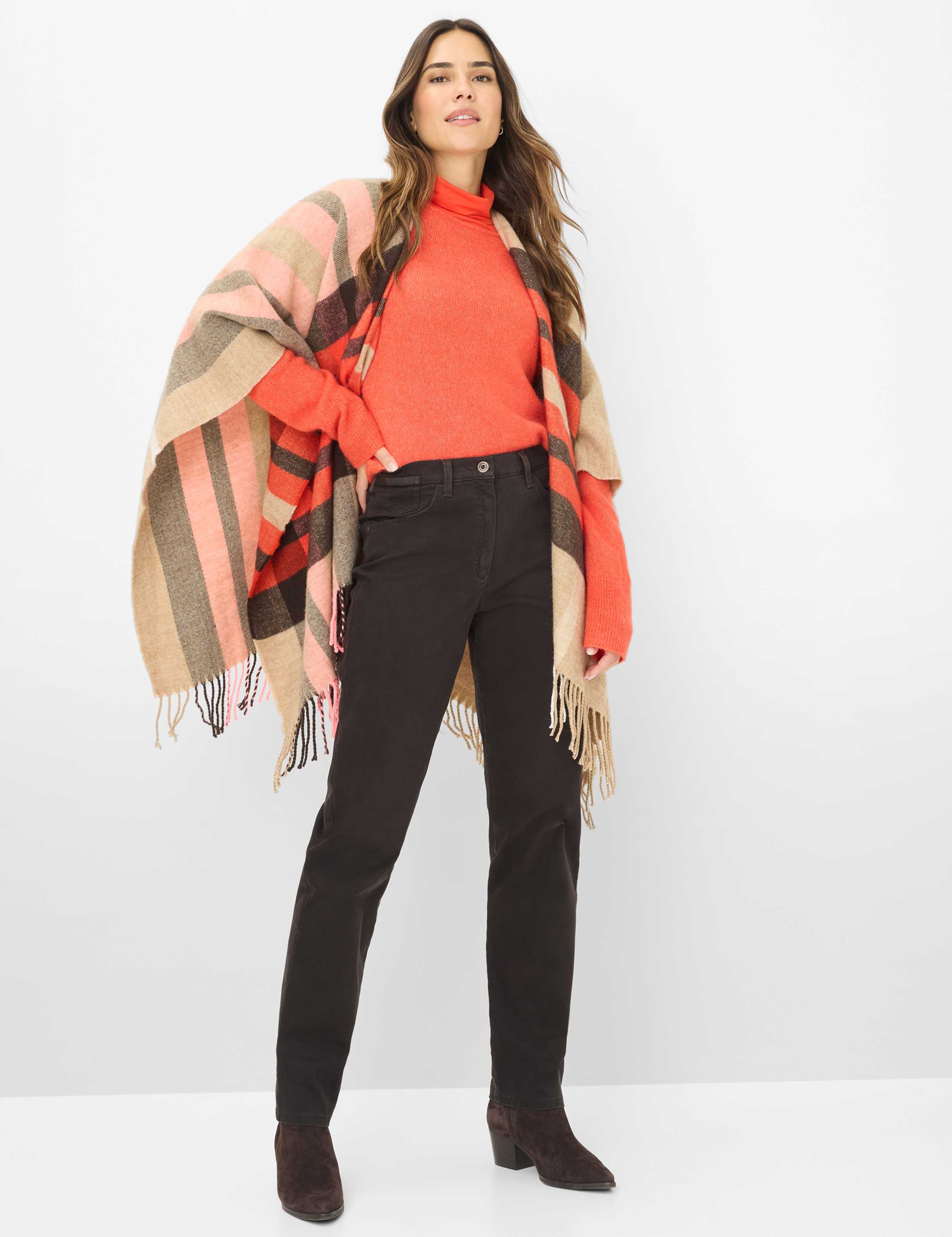 Damen Style CORRY Dunkelbraun Comfort Plus Fit Model Outfit