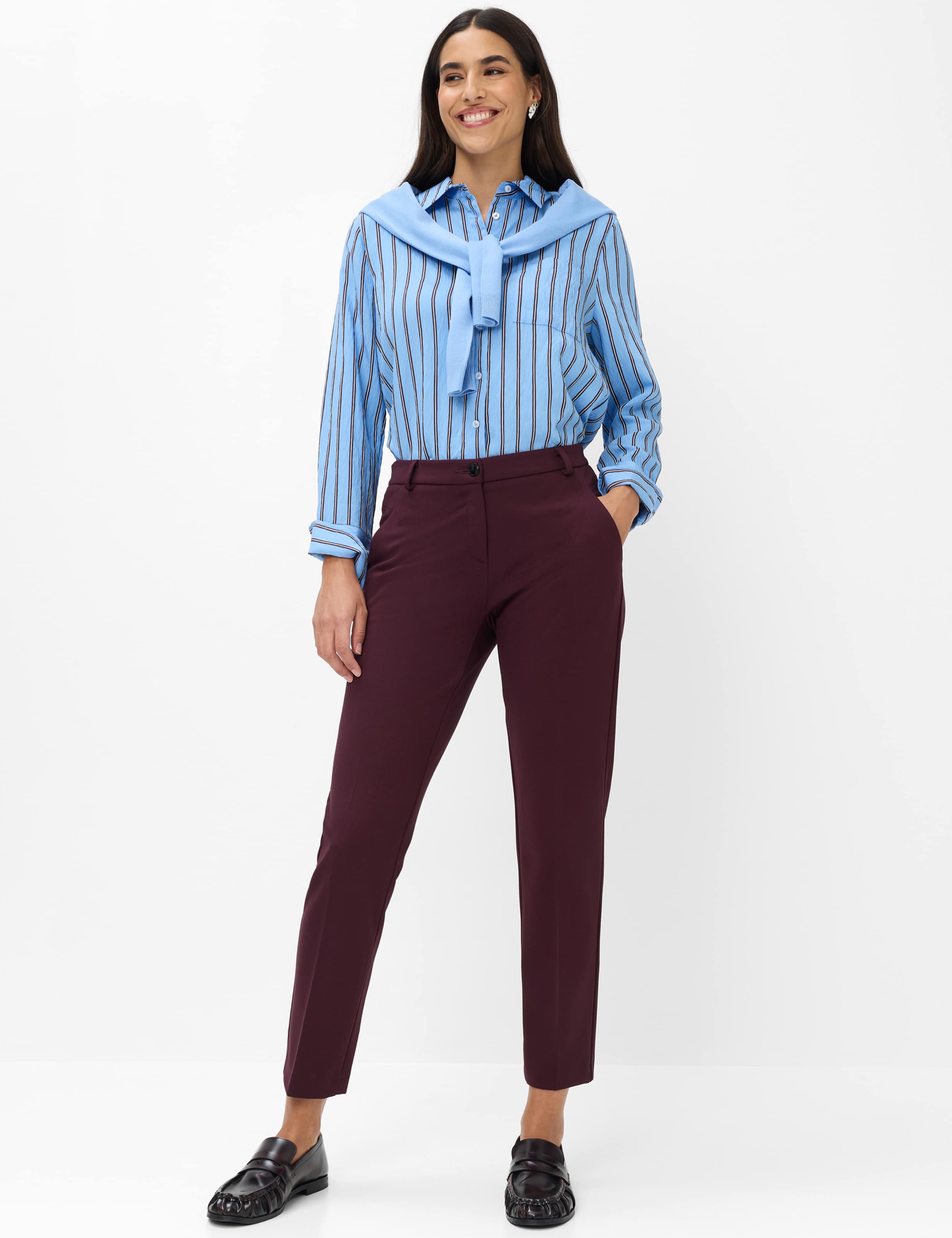 Femme Style MARON S Violette Foncé Regular Fit Tenue du mannequin