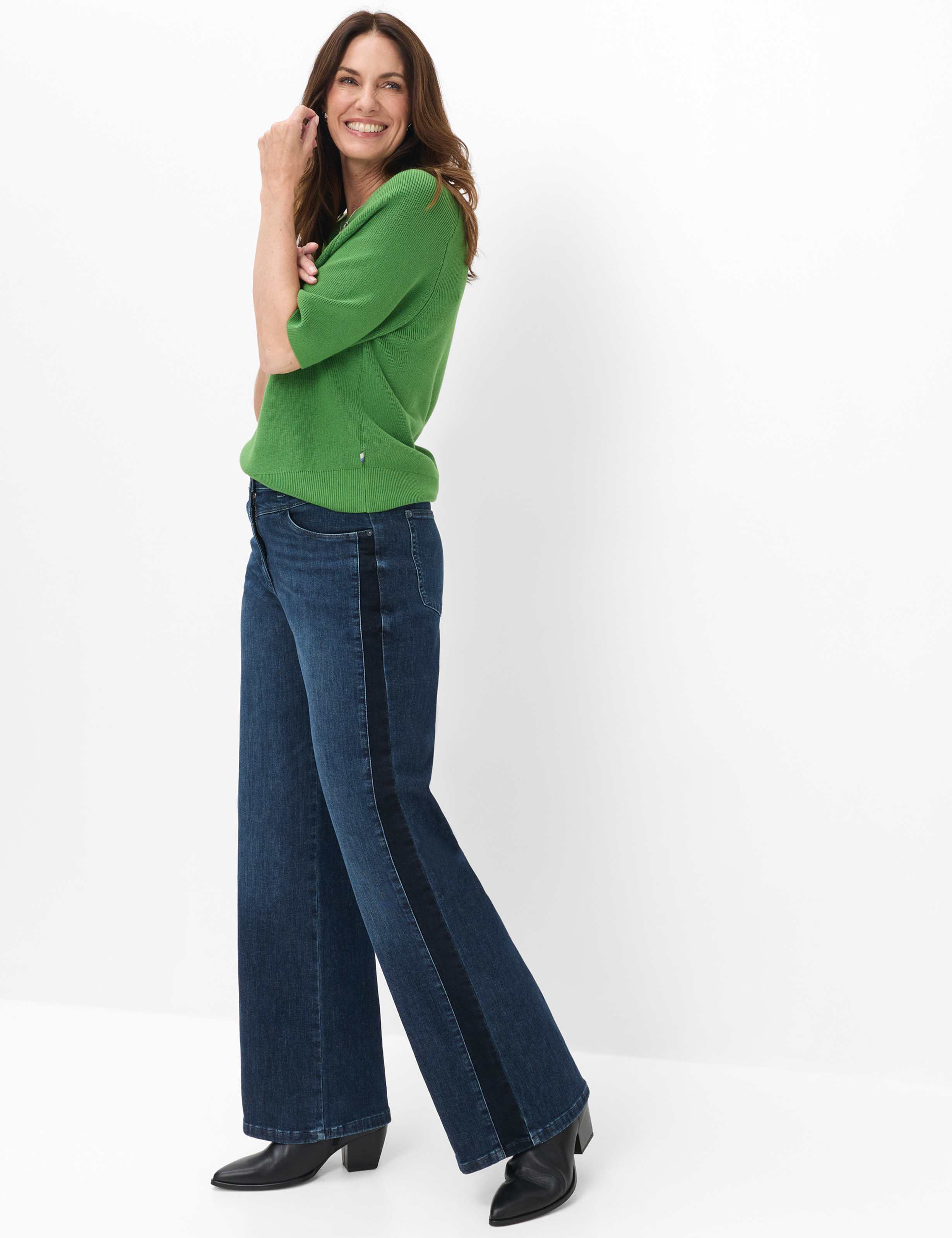 Women Style LAURA FLARED Denim Blue Super Slim fit Model Outfit