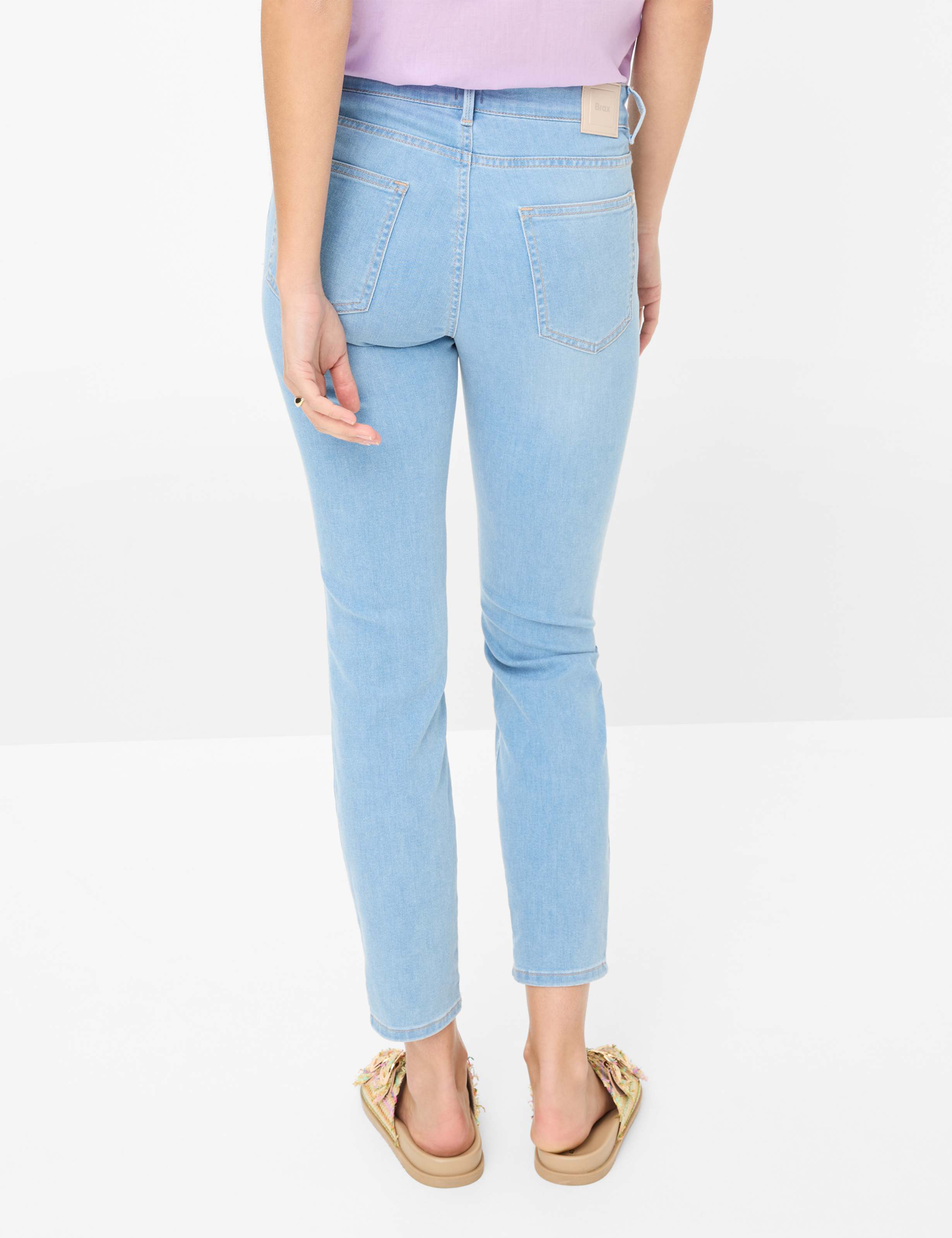 Damen Style SHAKIRA S Denim Hellblau Slim Fit Model Rueck