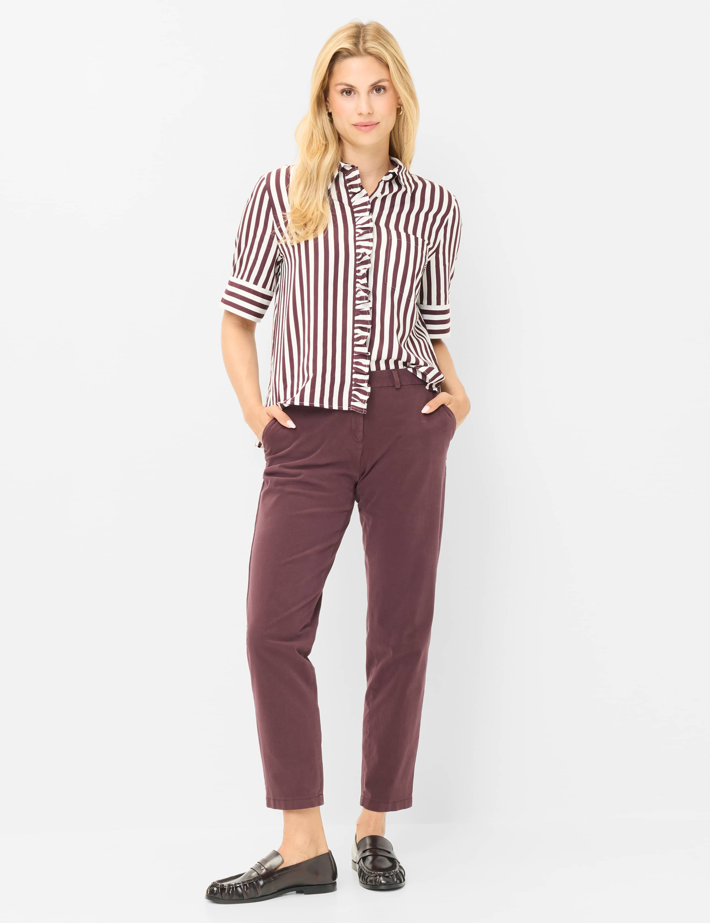 Femme Style MARON S Violette Foncé Regular Fit Tenue du mannequin