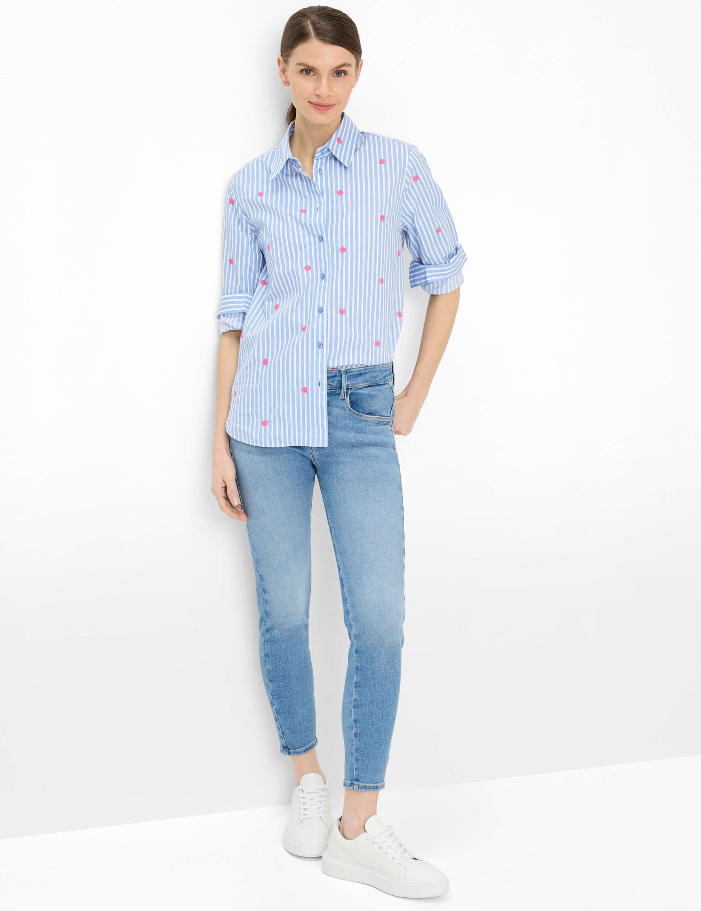 Damen Style ANA S Denim Hellblau Skinny Fit Model Outfit