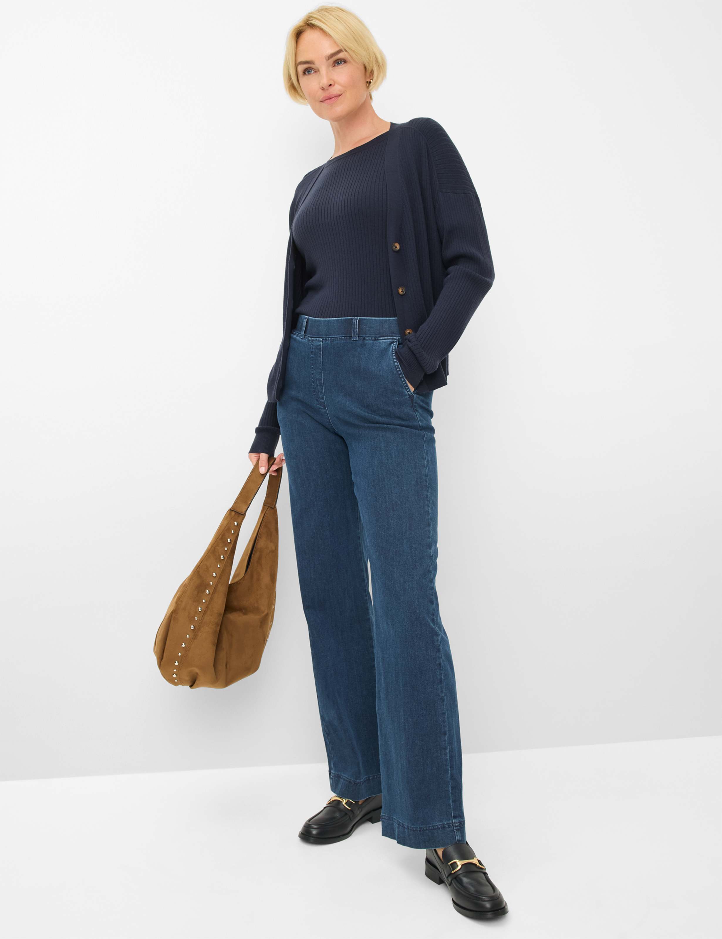 Damen Style PAM FLARED Denim Dunkelblau Slim Fit Model Outfit