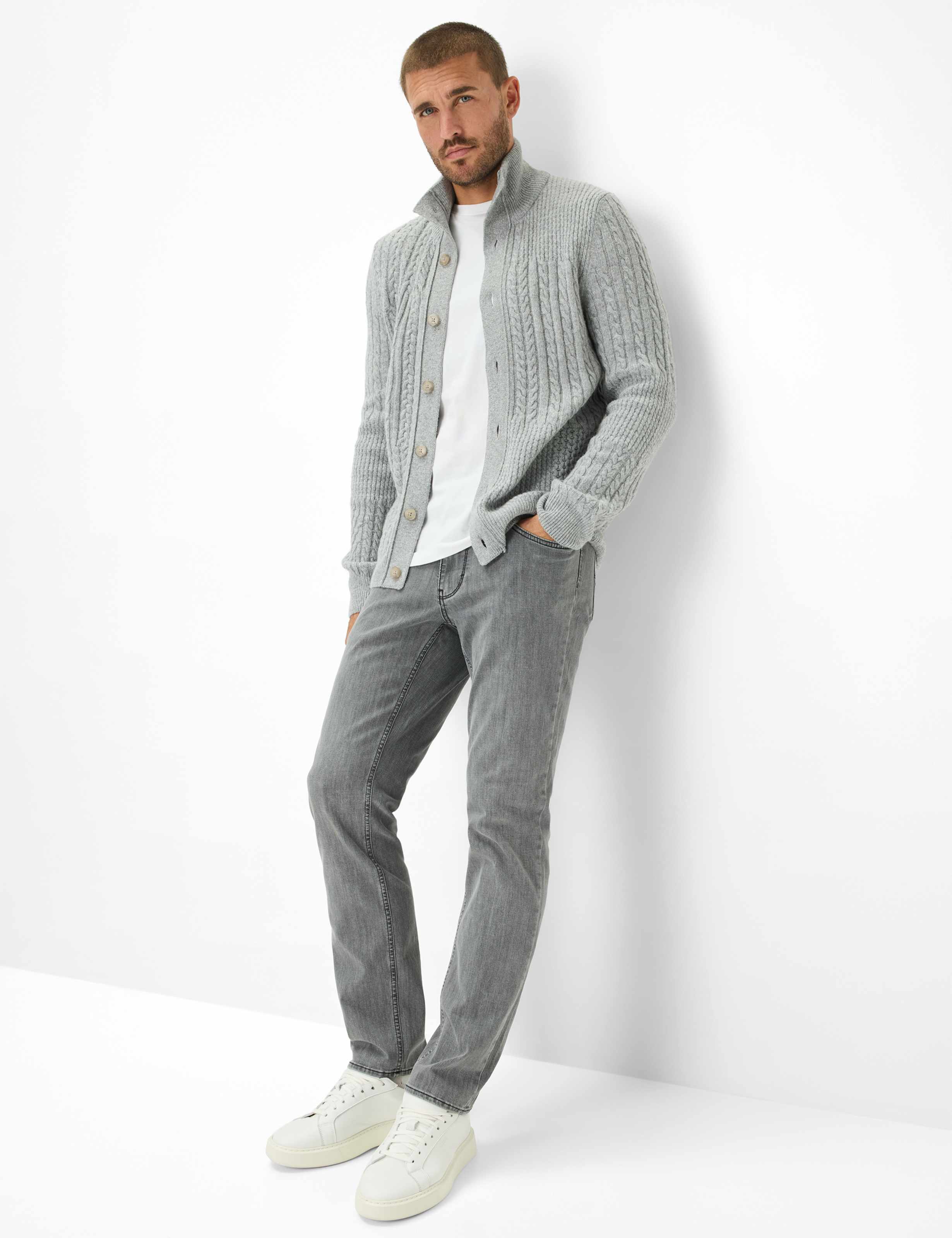 Herren Style COOPER DENIM Dunkelgrau Regular Fit Model Outfit