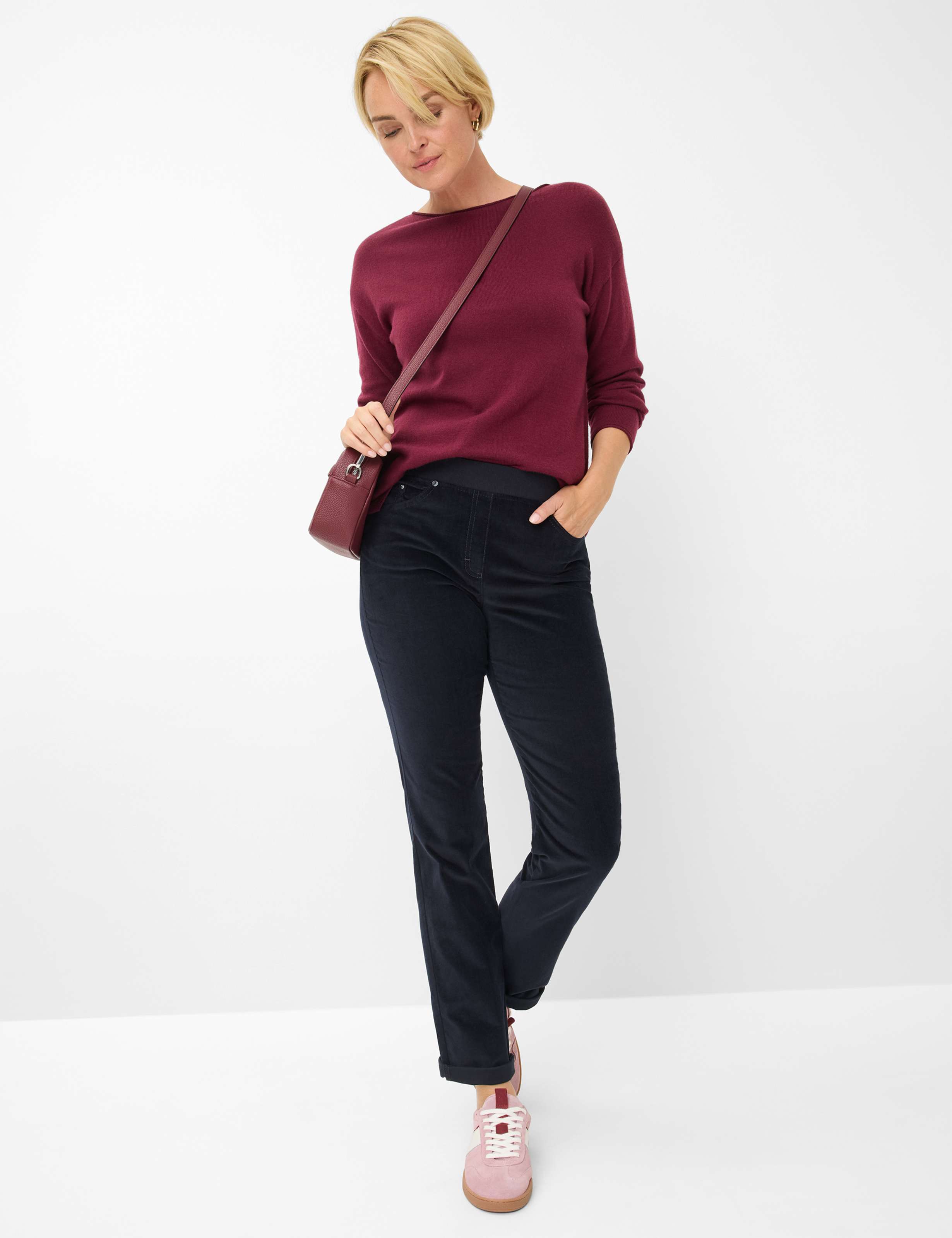 Damen Style PAMINA Dunkelblau Slim Fit Model Outfit