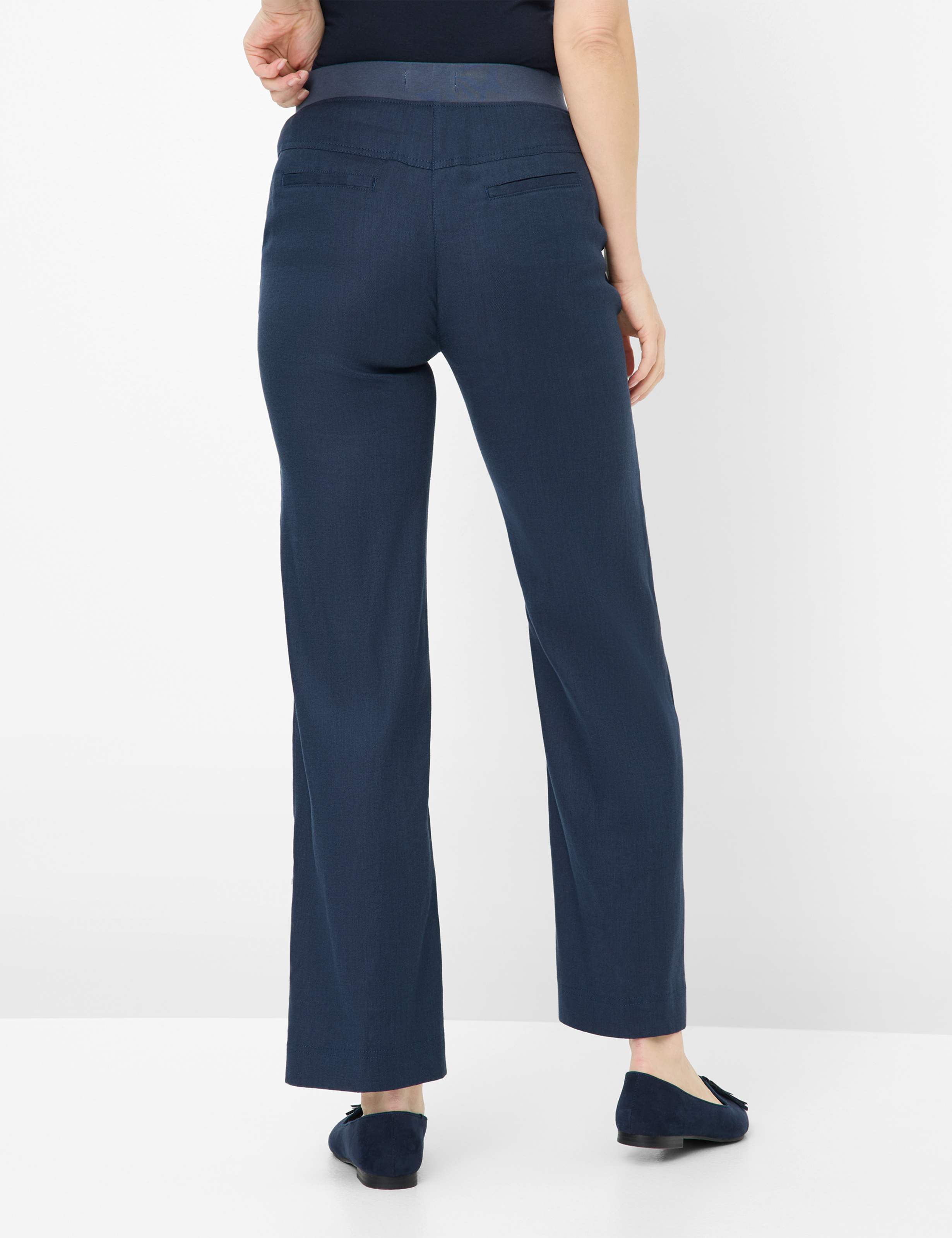 Thumbnail - Raphaela by Brax Damen Marlenehose Style PAM FLARED NAVY, dunkelblau, Gr. 46K