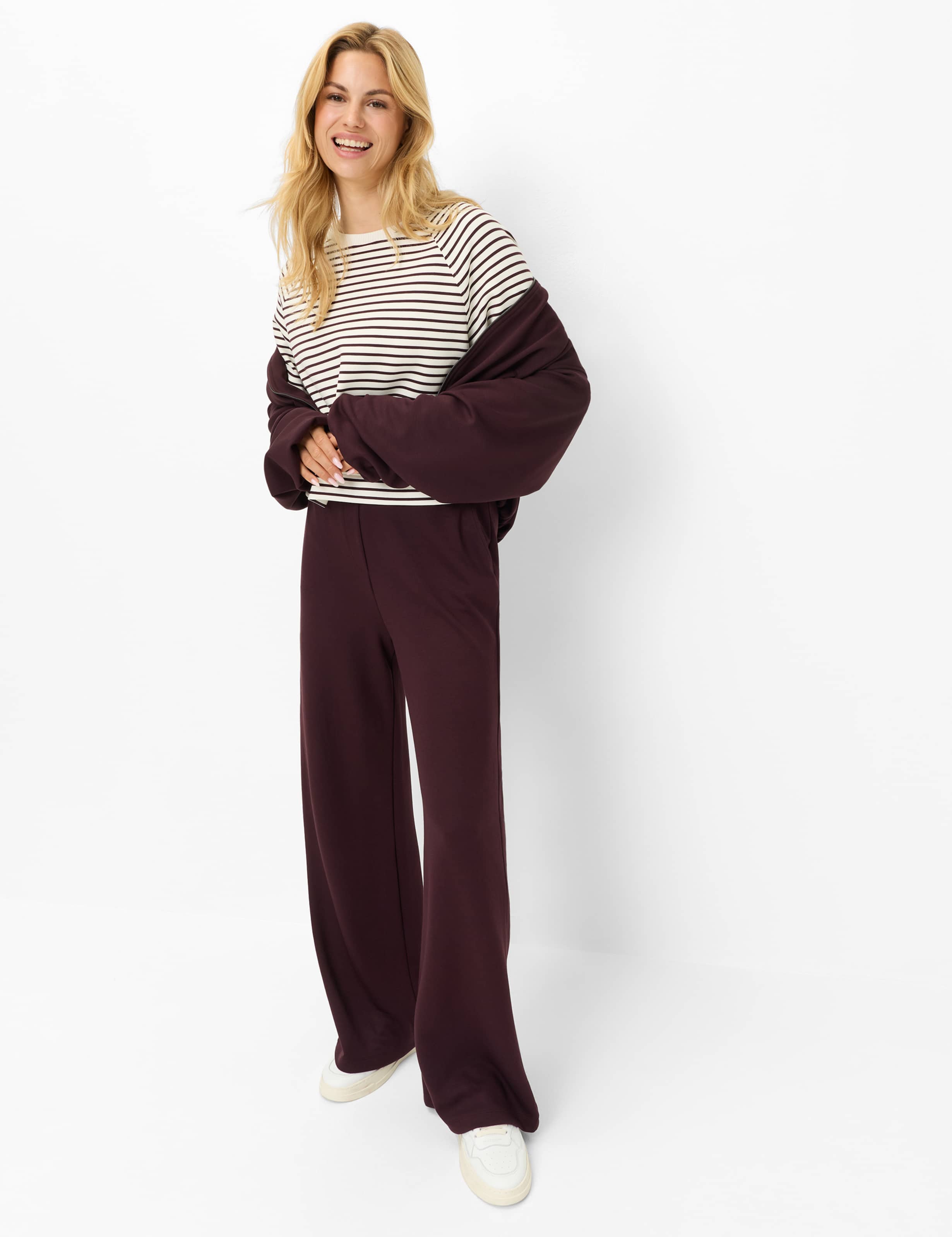 Damen Style BAILEE S Dunkles Lila  Model Outfit
