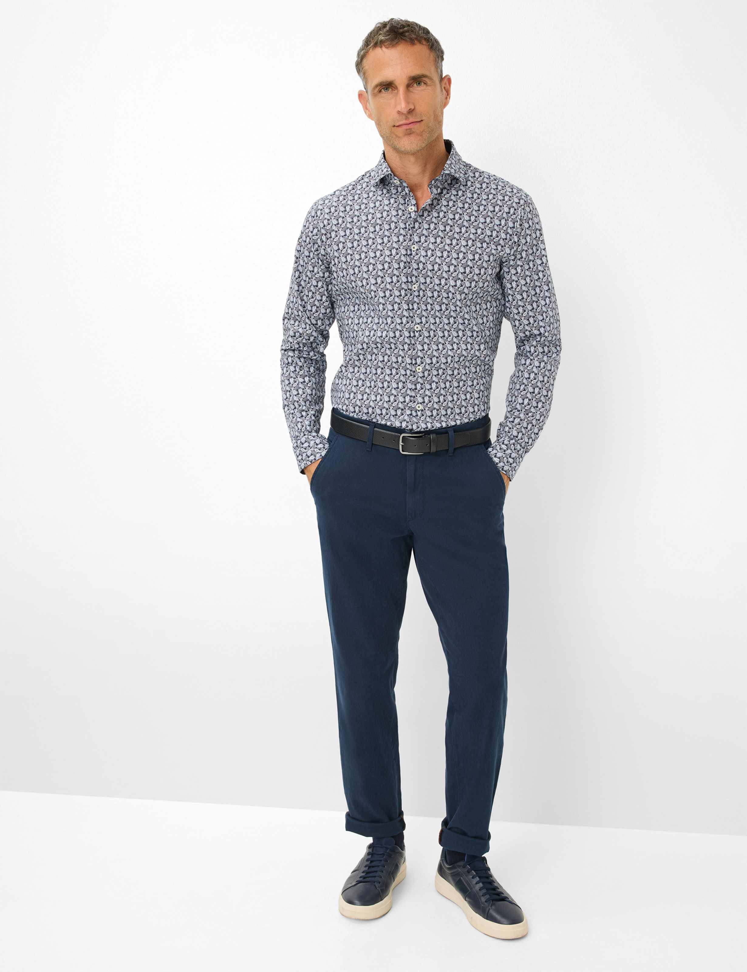 Herren Style THILO Dunkelblau Regular Fit Model Outfit
