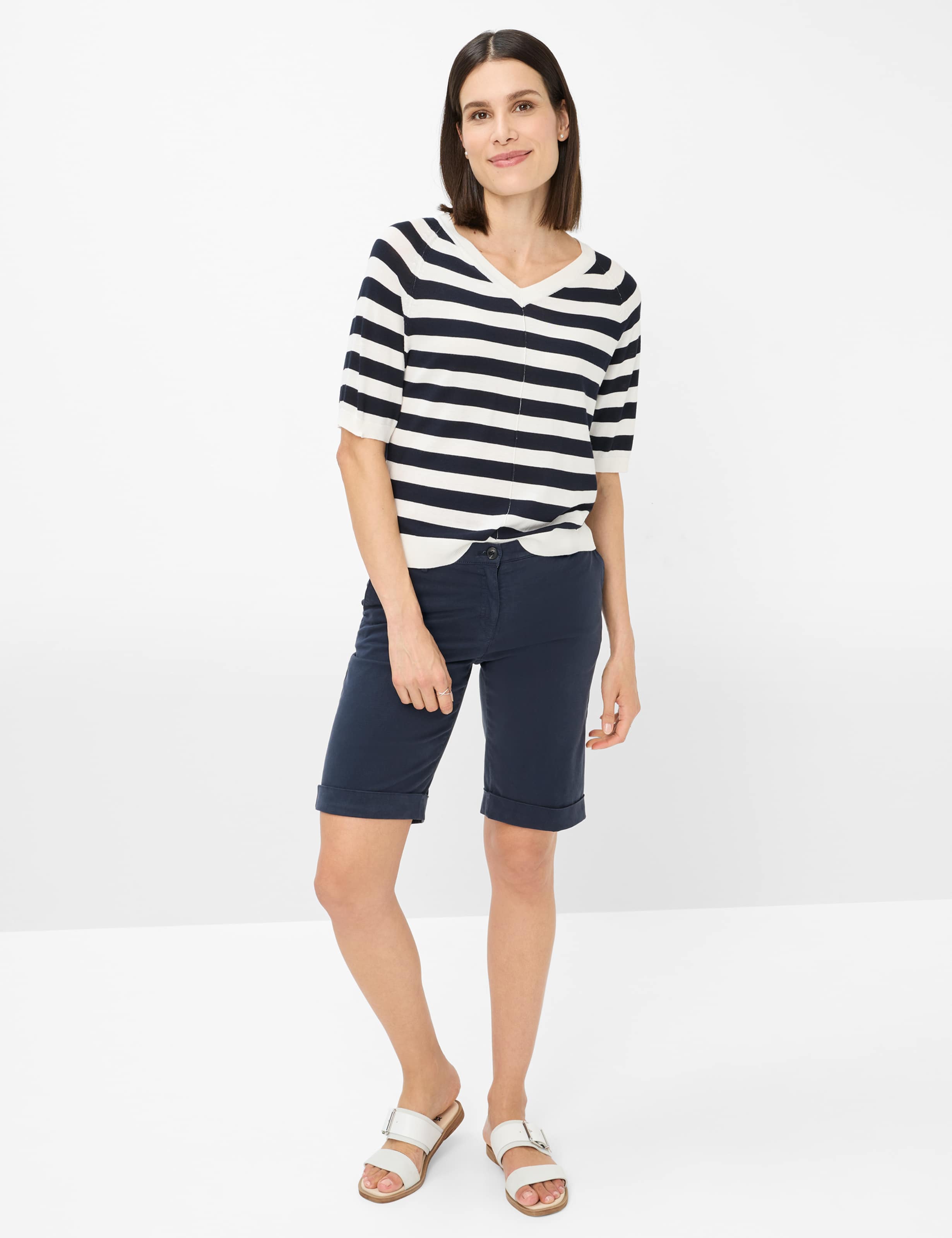 Damen Style MIA B Dunkelblau Slim Fit Model Outfit