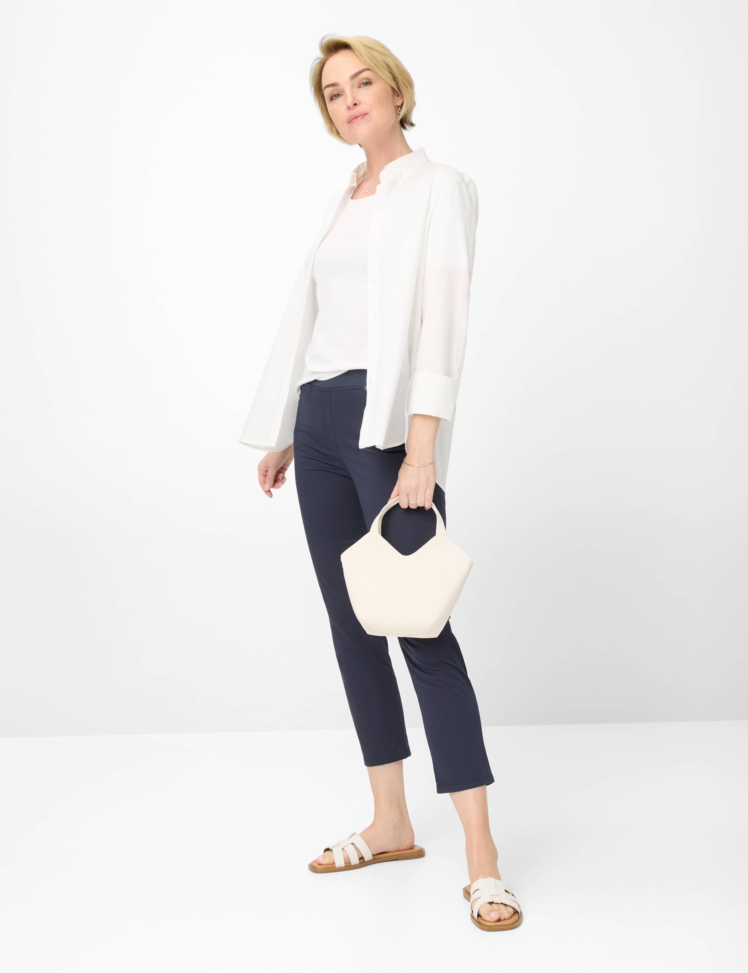 Damen Style PAMINA 6/8 Dunkelblau Slim Fit Model Outfit
