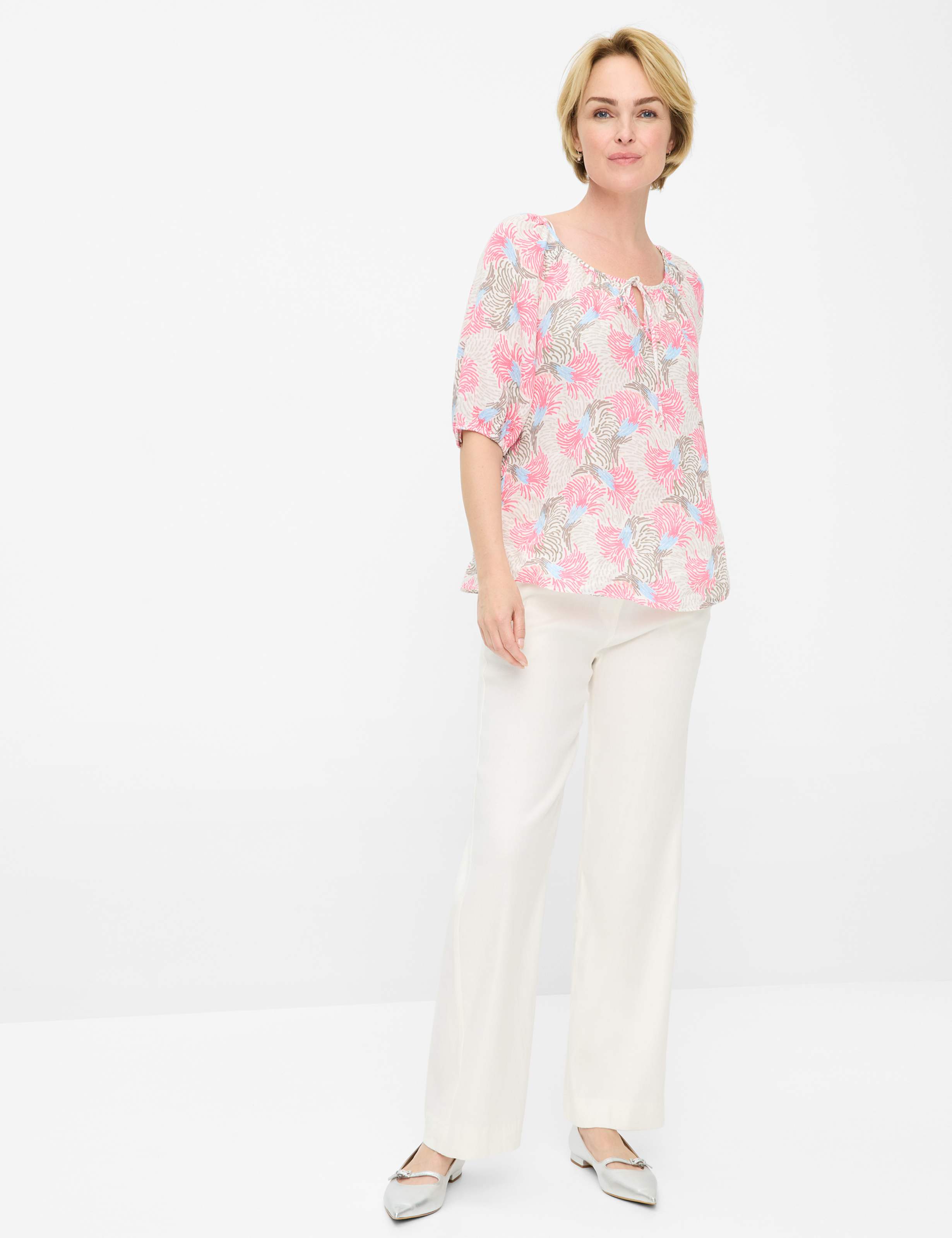 Damen Style PAM FLARED Cremeweiß Slim Fit Model Outfit
