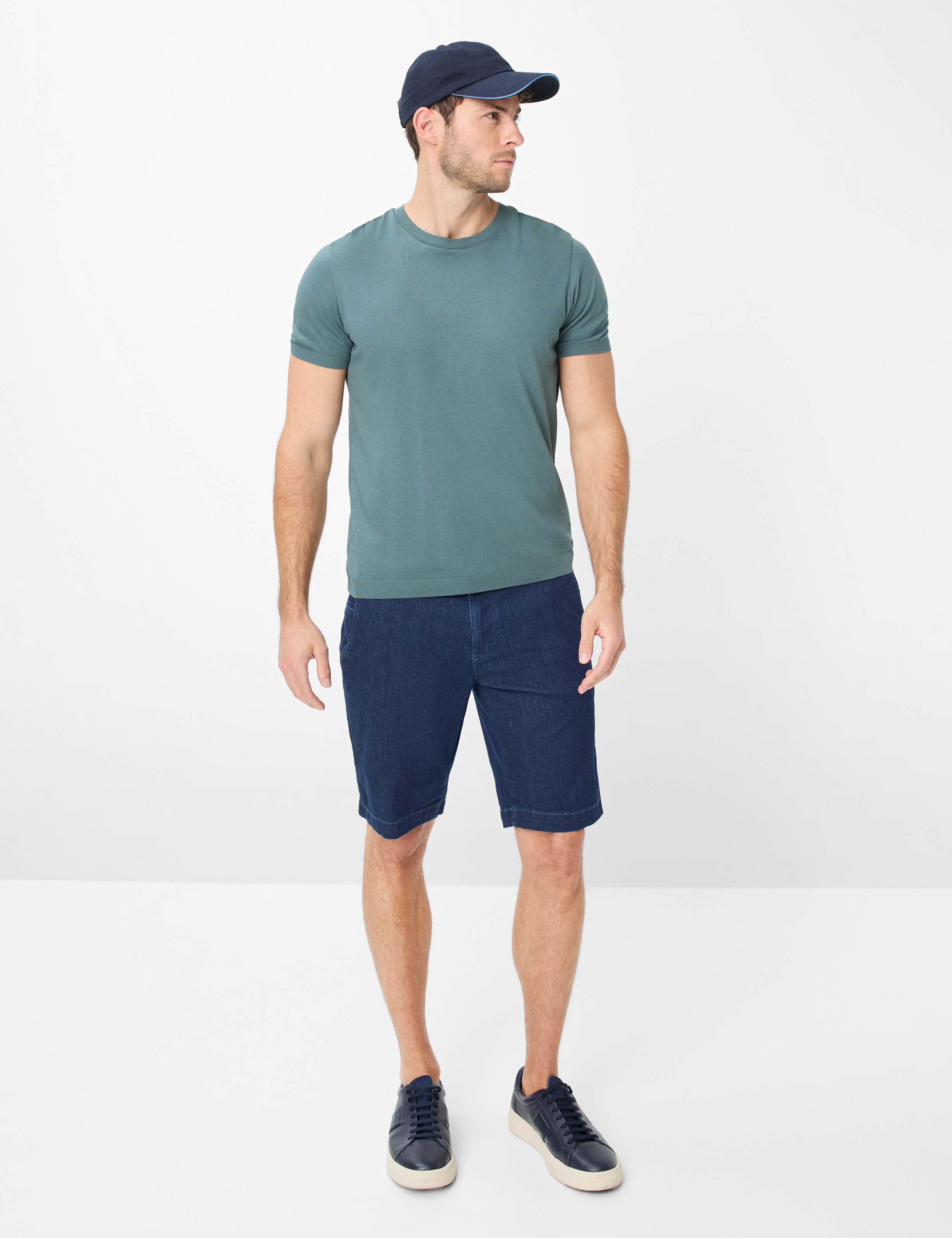 Herren Style BURT Denim Dunkelblau Regular Fit Model Outfit