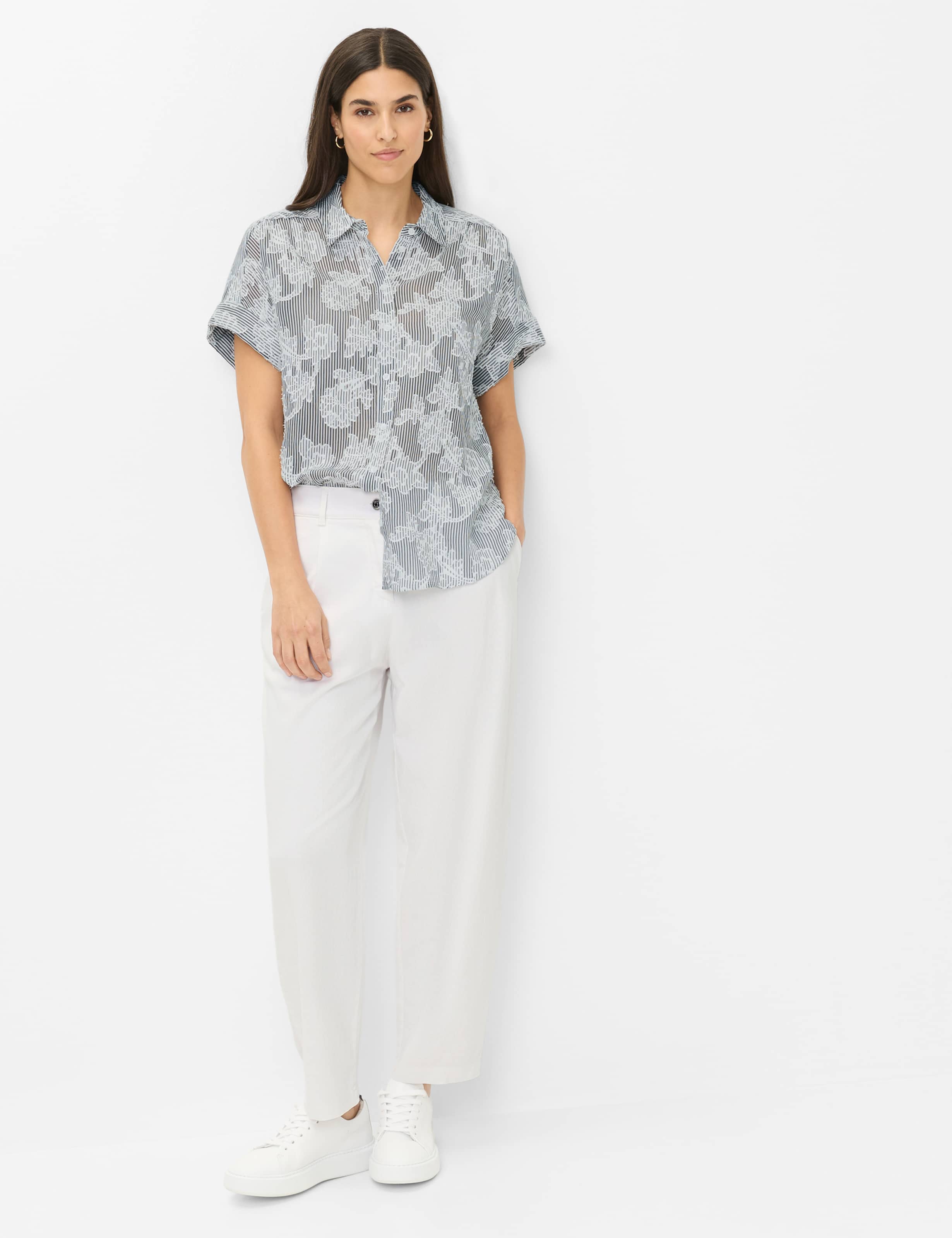 Women Style MEGAN S White Barrel Fit Model Outfit