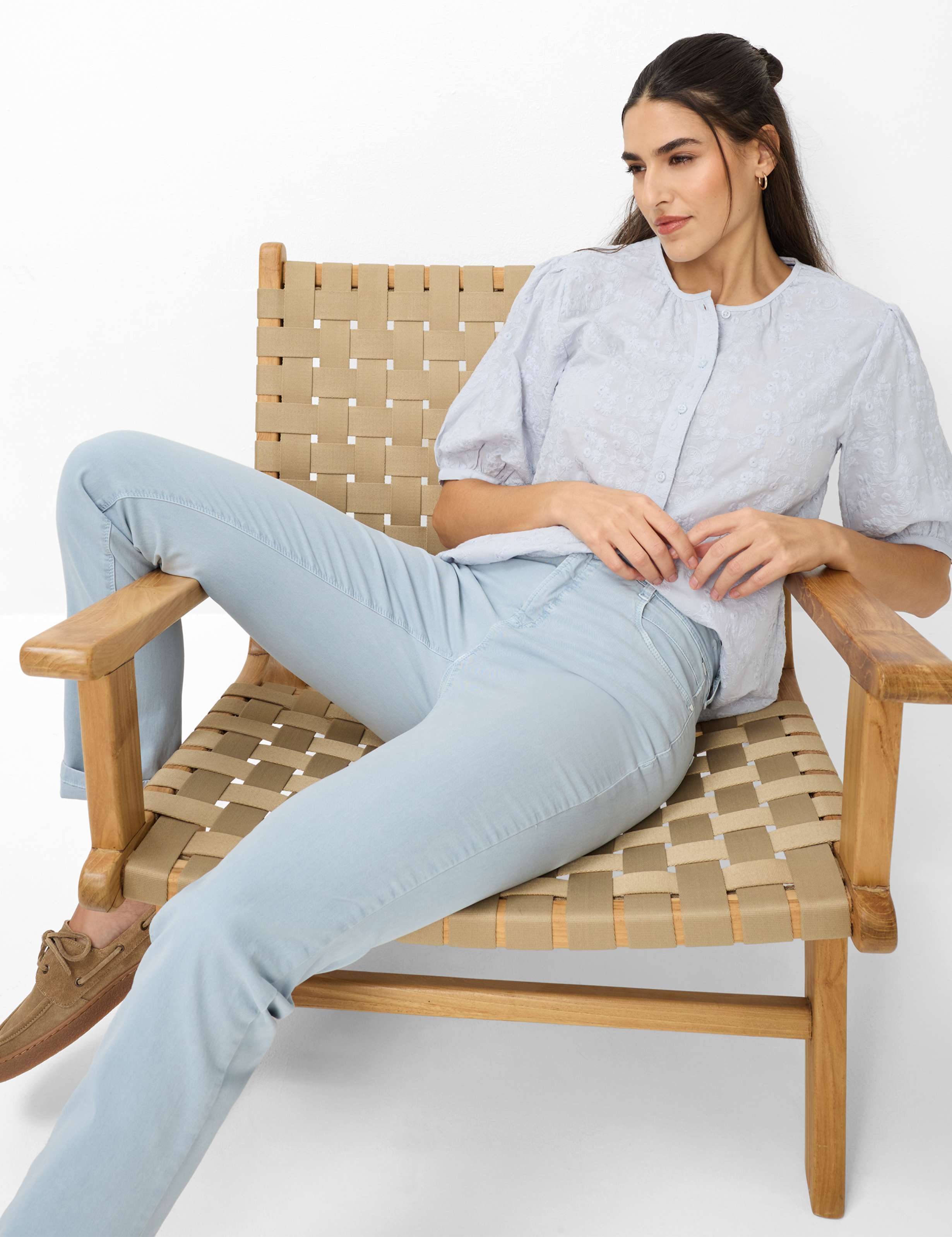 Dame Style CAROLA Lysblå Feminine Fit Detalje 1