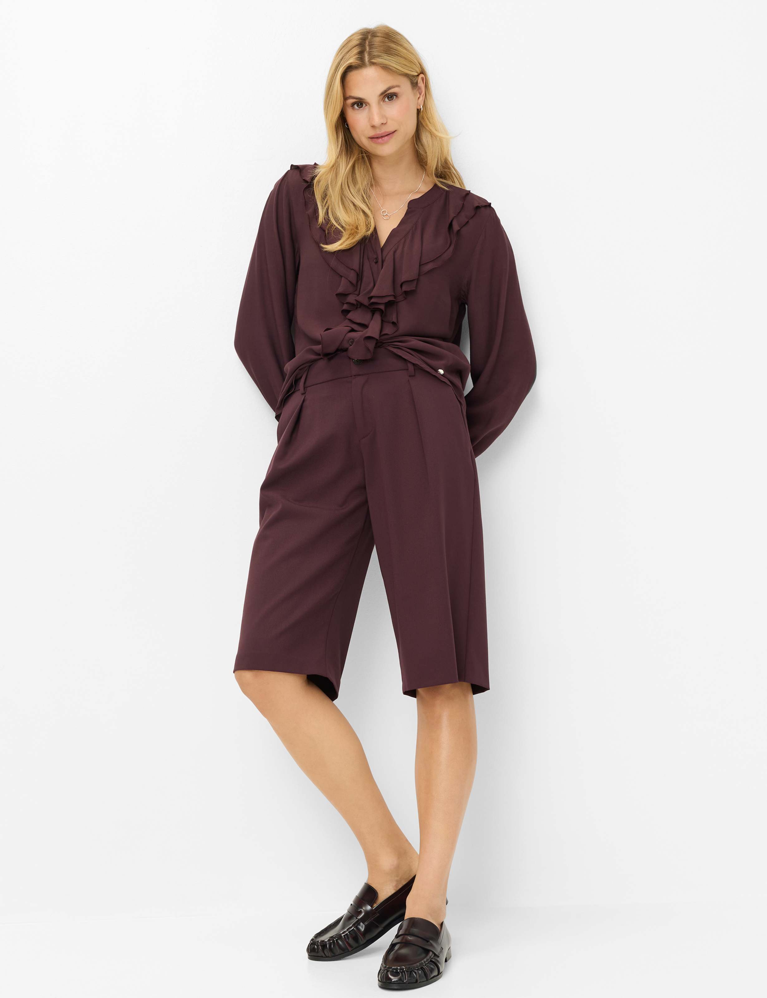 Femme Style VIVE Violette Foncé  Tenue du mannequin