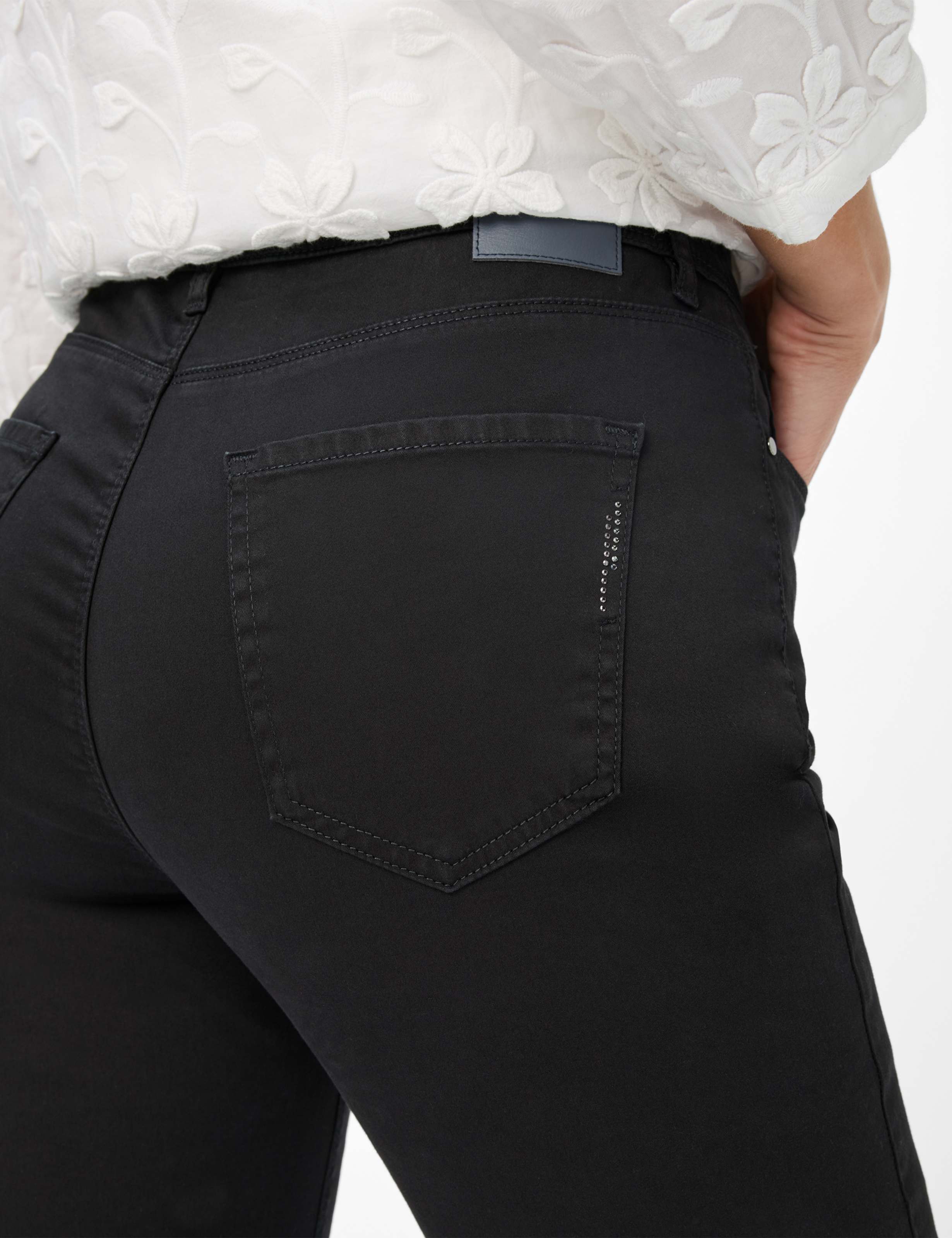 Femme Style MARY Noir Permanent Regular Fit Détail 2
