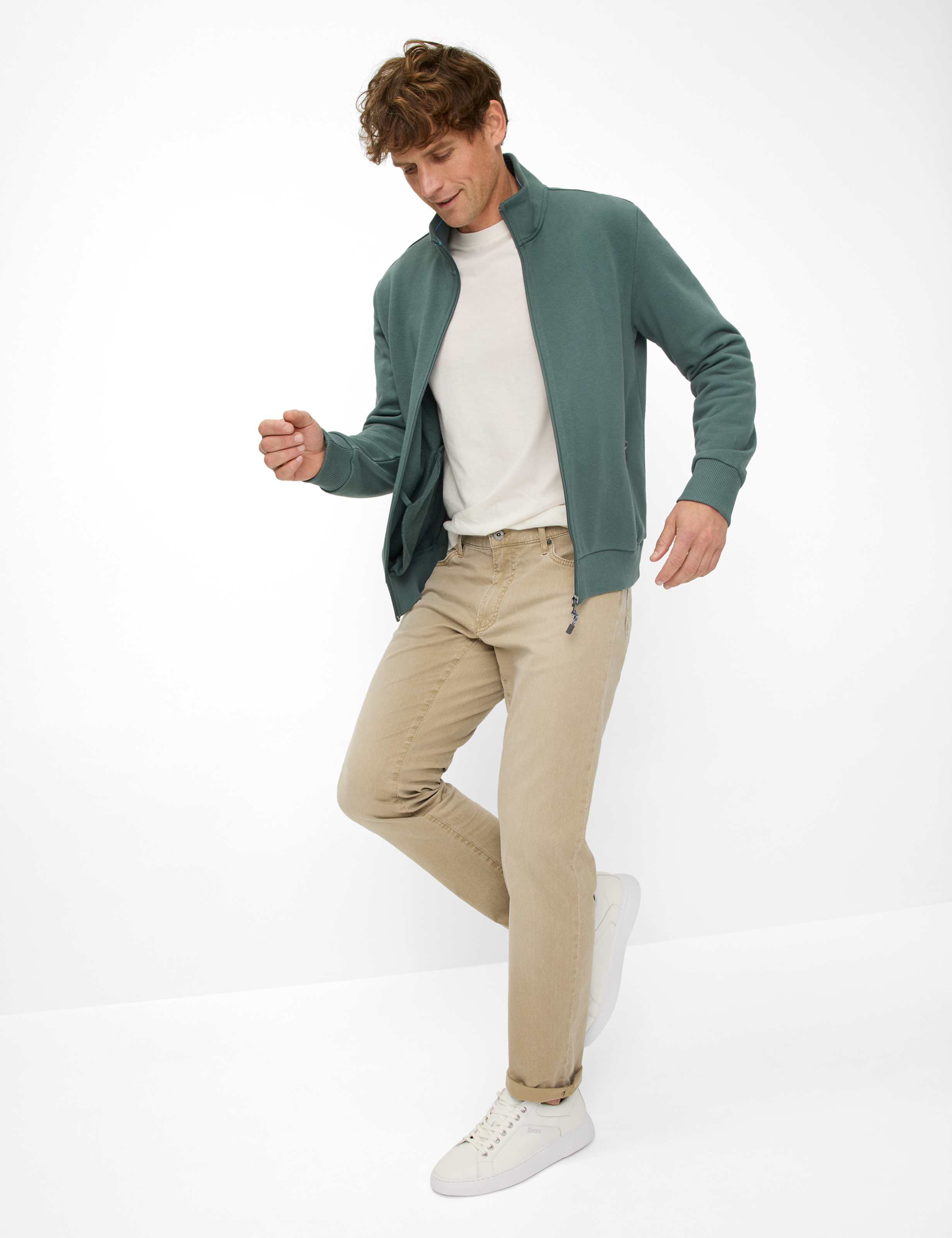 Men Style CHUCK Denim Beige Modern Fit Model Outfit