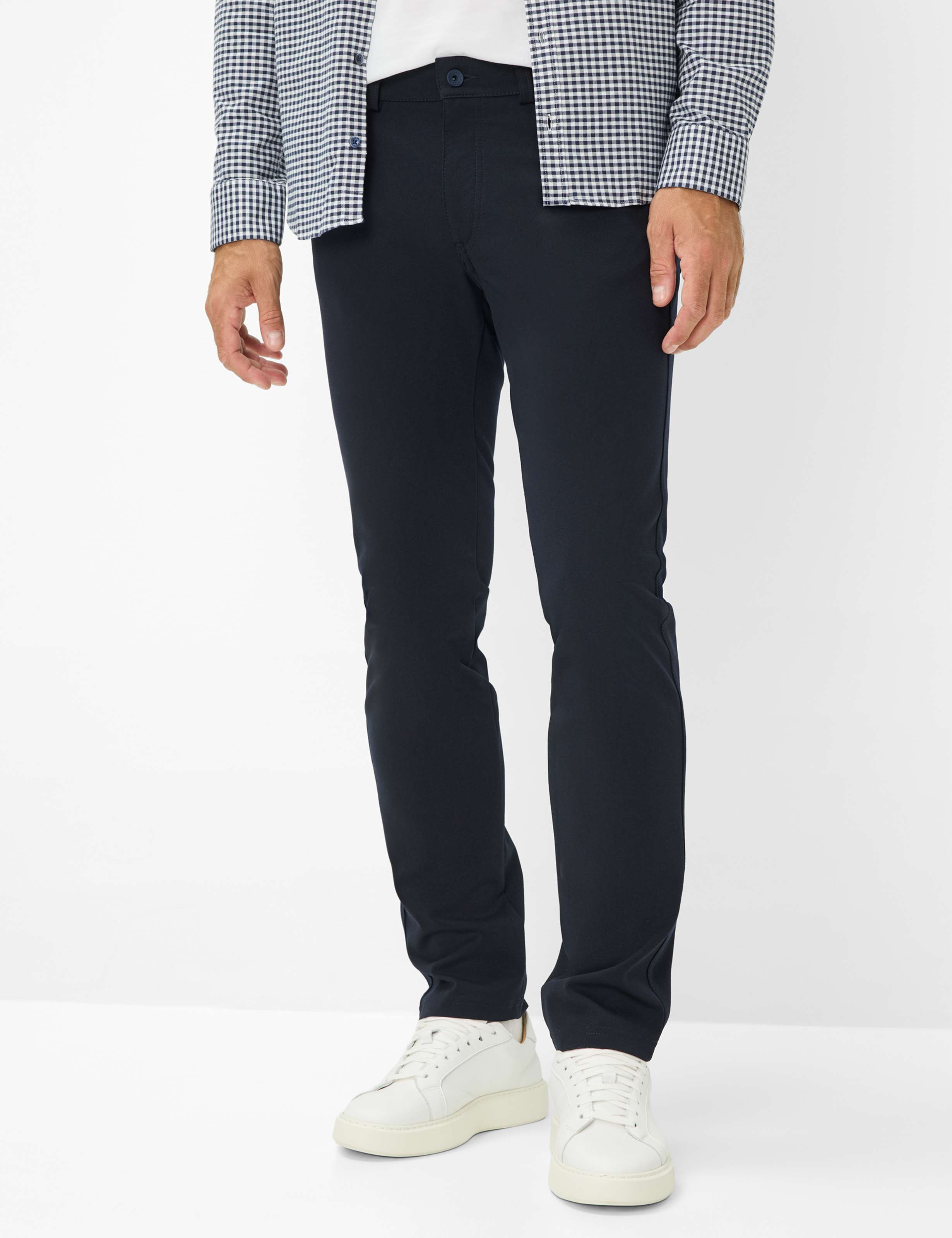 Heren Style CHUCK Donkerblauw Modern Fit Model voorkant
