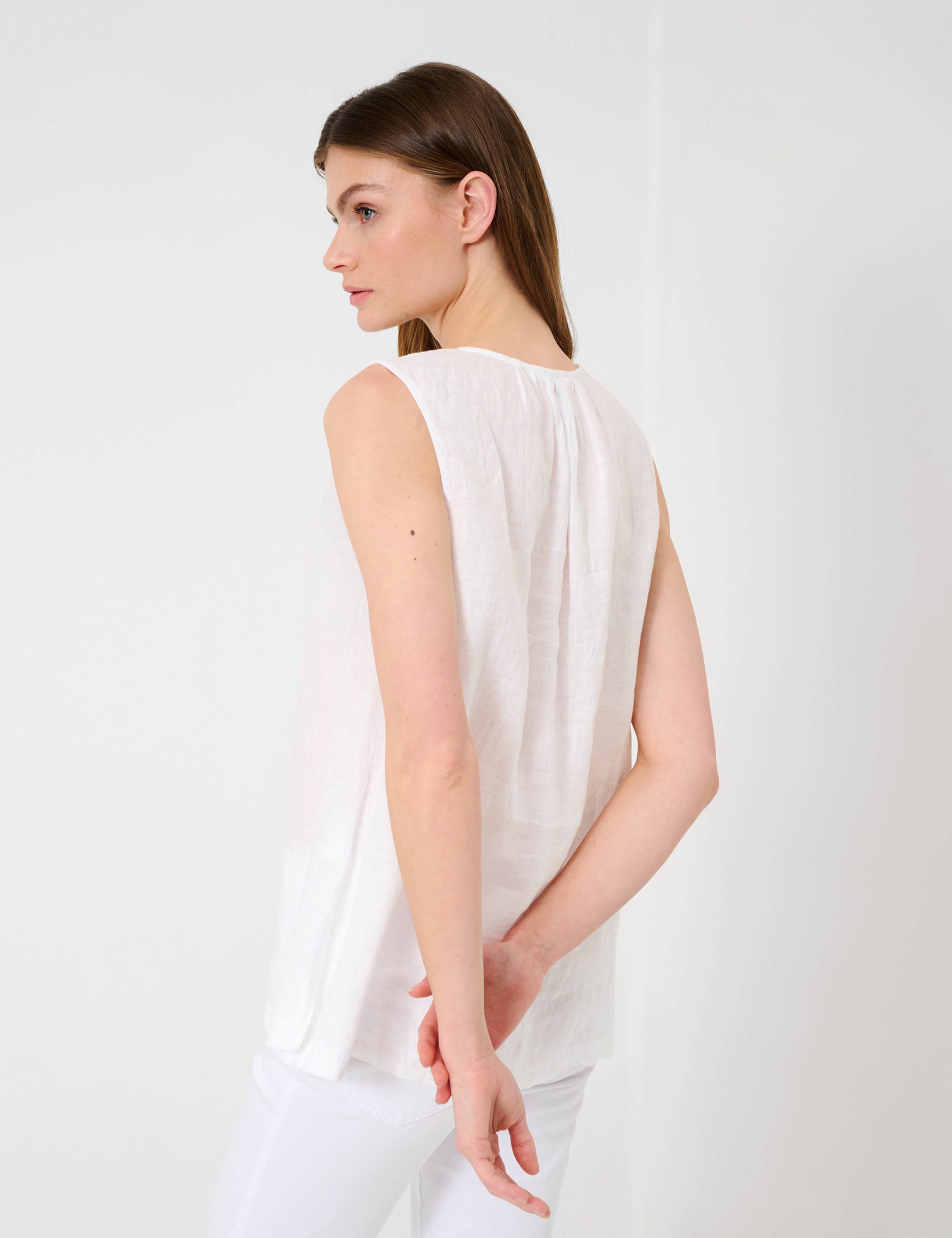 Women Style VITA white  Model back